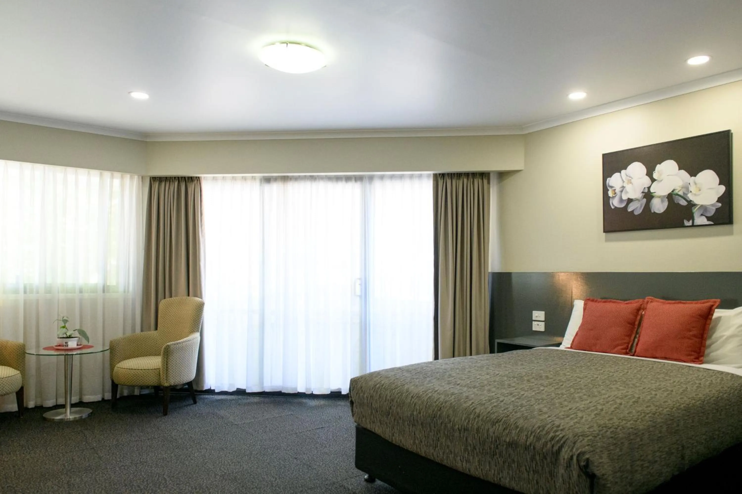 Seating area, Bed in Central Deborah Motel