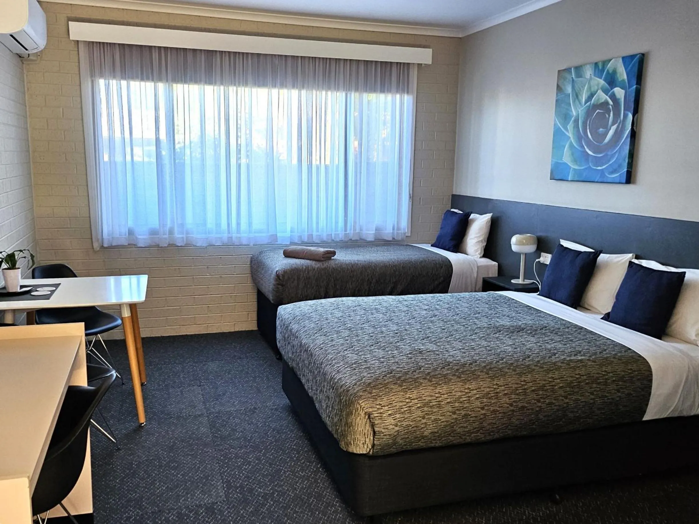 Bedroom, Bed in Central Deborah Motel