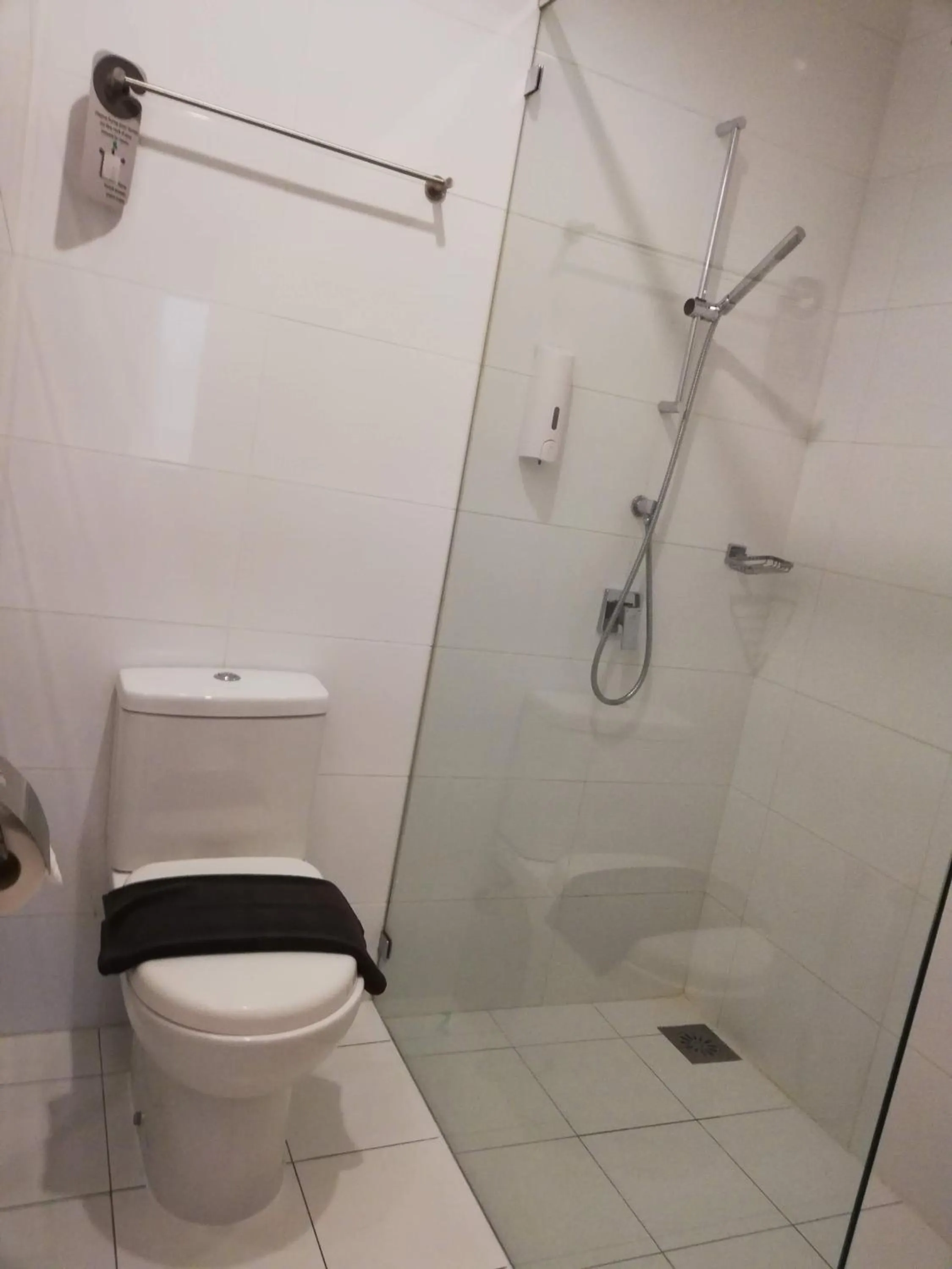 Shower in Hotel Primera Suite Cyberjaya