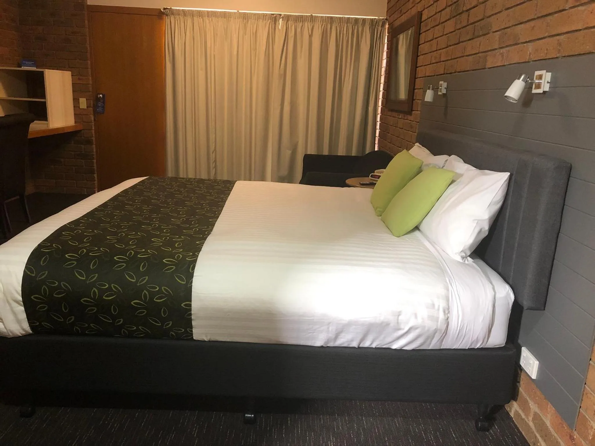 Bed in Travellers Rest Motor Inn Swan Hill