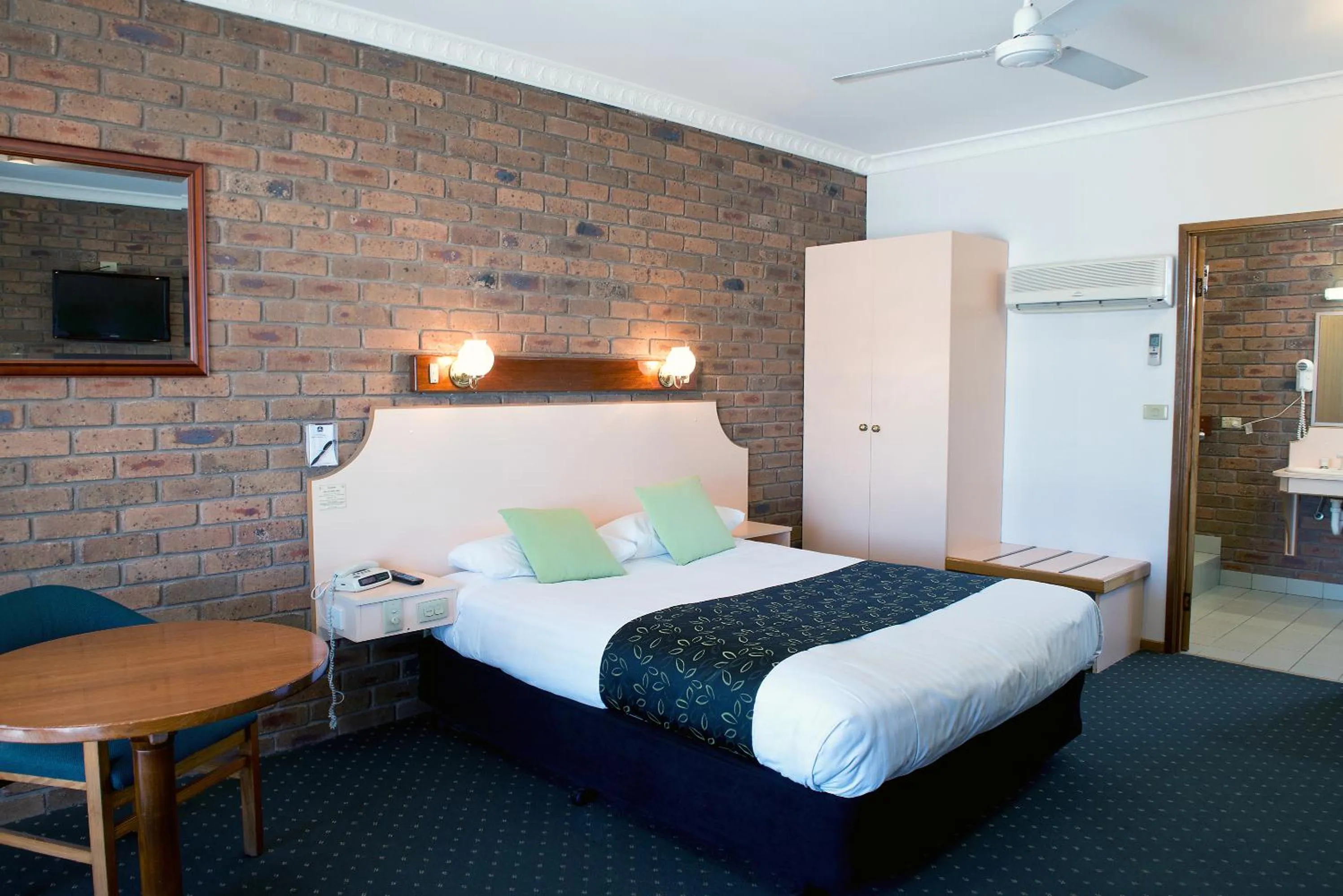Bedroom, Bed in Travellers Rest Motor Inn Swan Hill