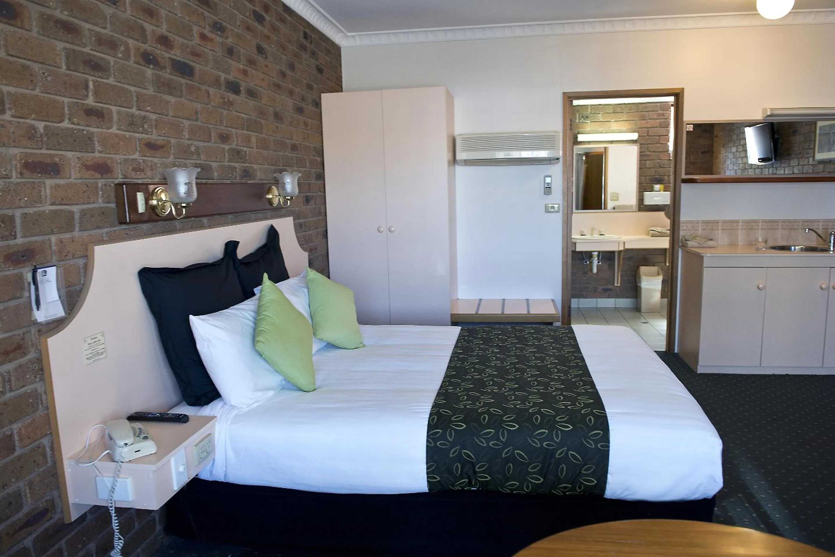 Bedroom, Bed in Travellers Rest Motor Inn Swan Hill