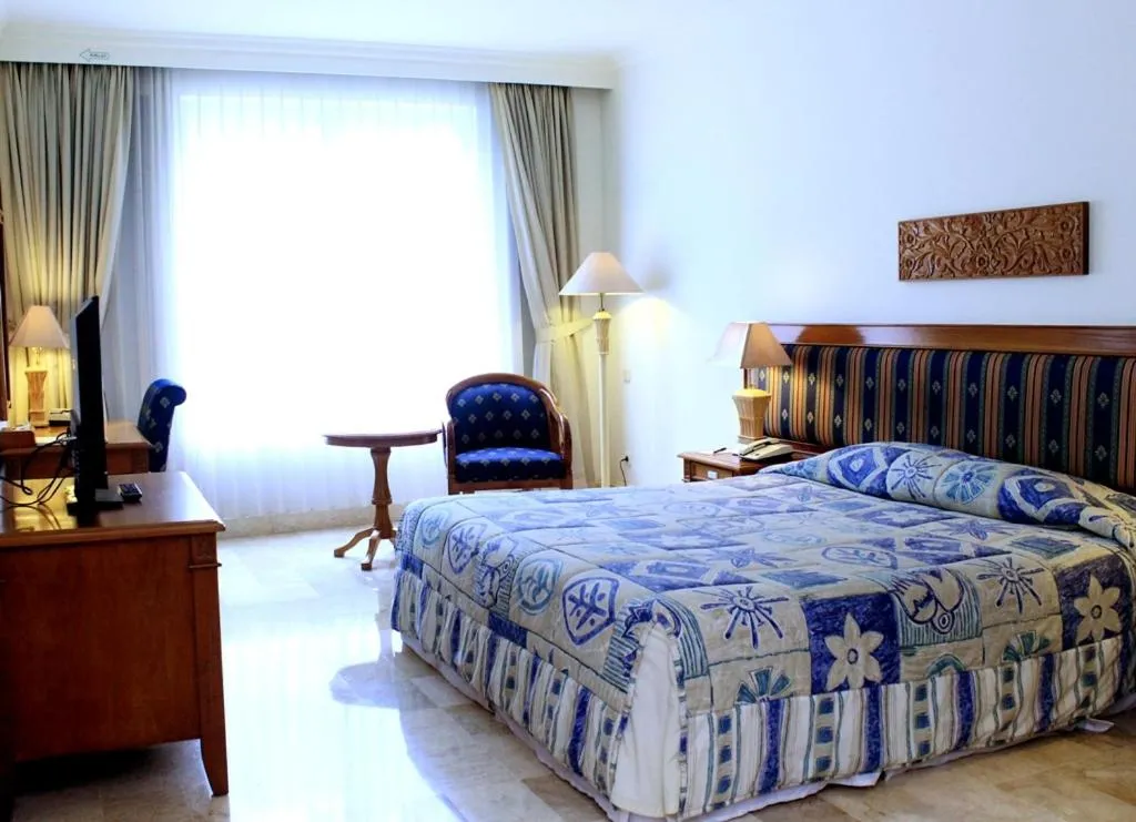 Bed in Resor Tuban Tropis