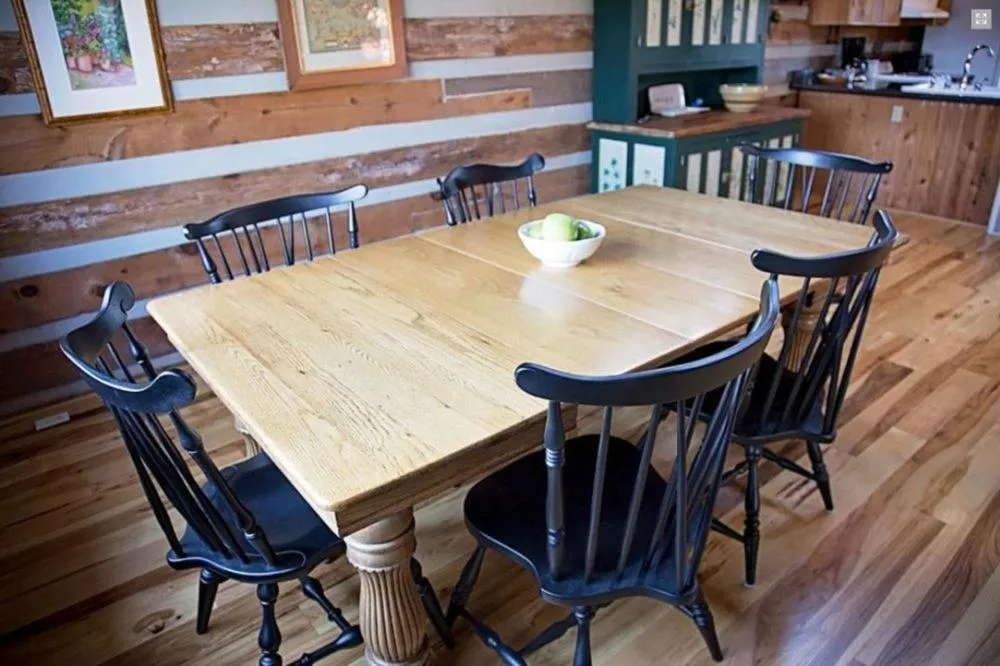 Dining area in River Bluff Farm Bed and Breakfast