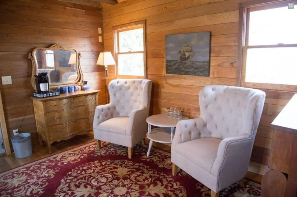 Living room in River Bluff Farm Bed and Breakfast