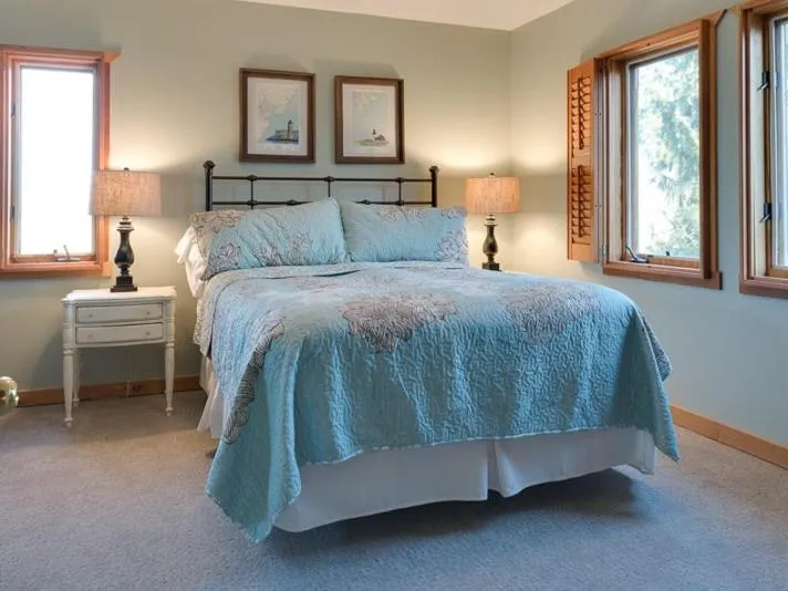 Bed in River Bluff Farm Bed and Breakfast