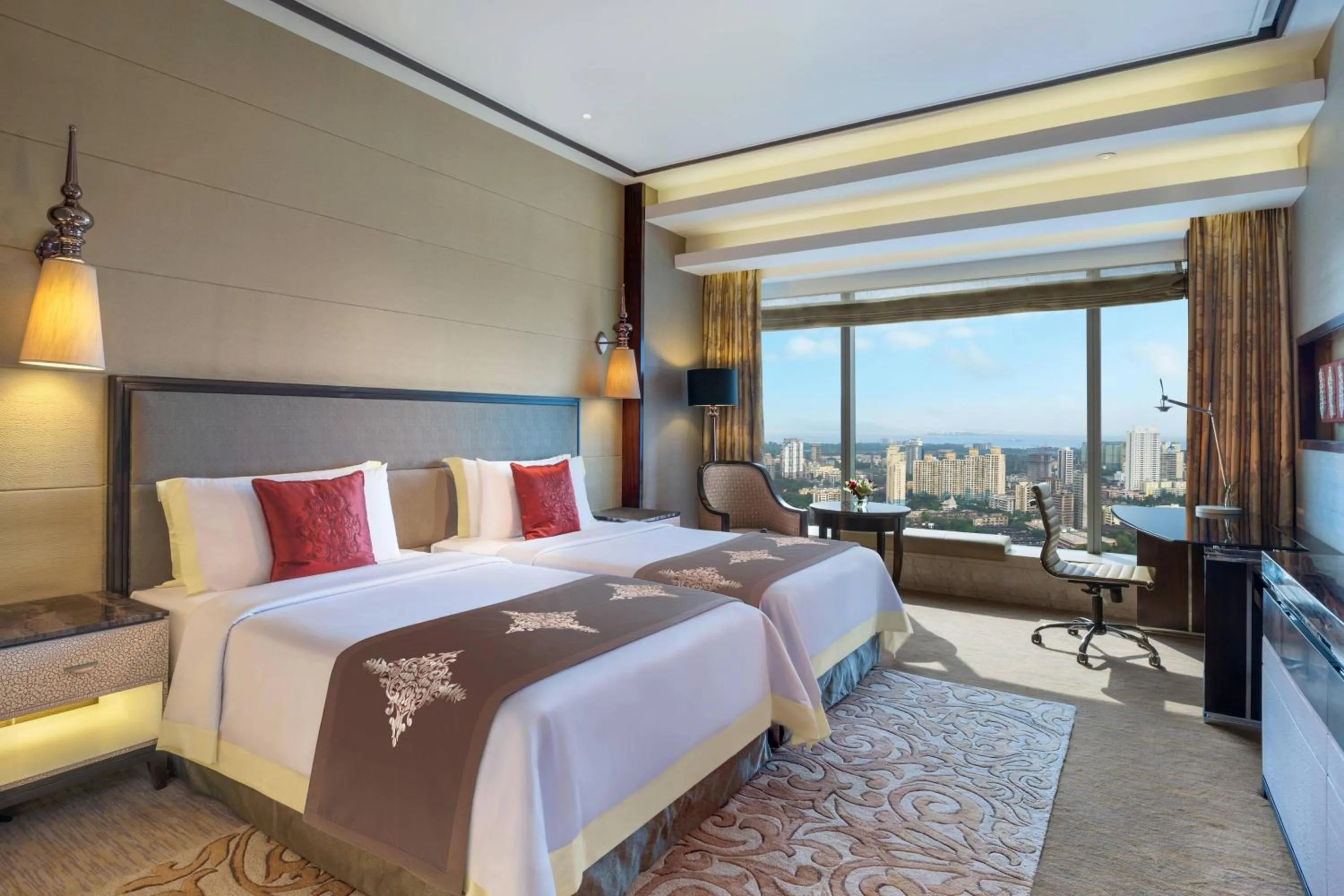 Photo of the whole room, Bed in The St. Regis Mumbai