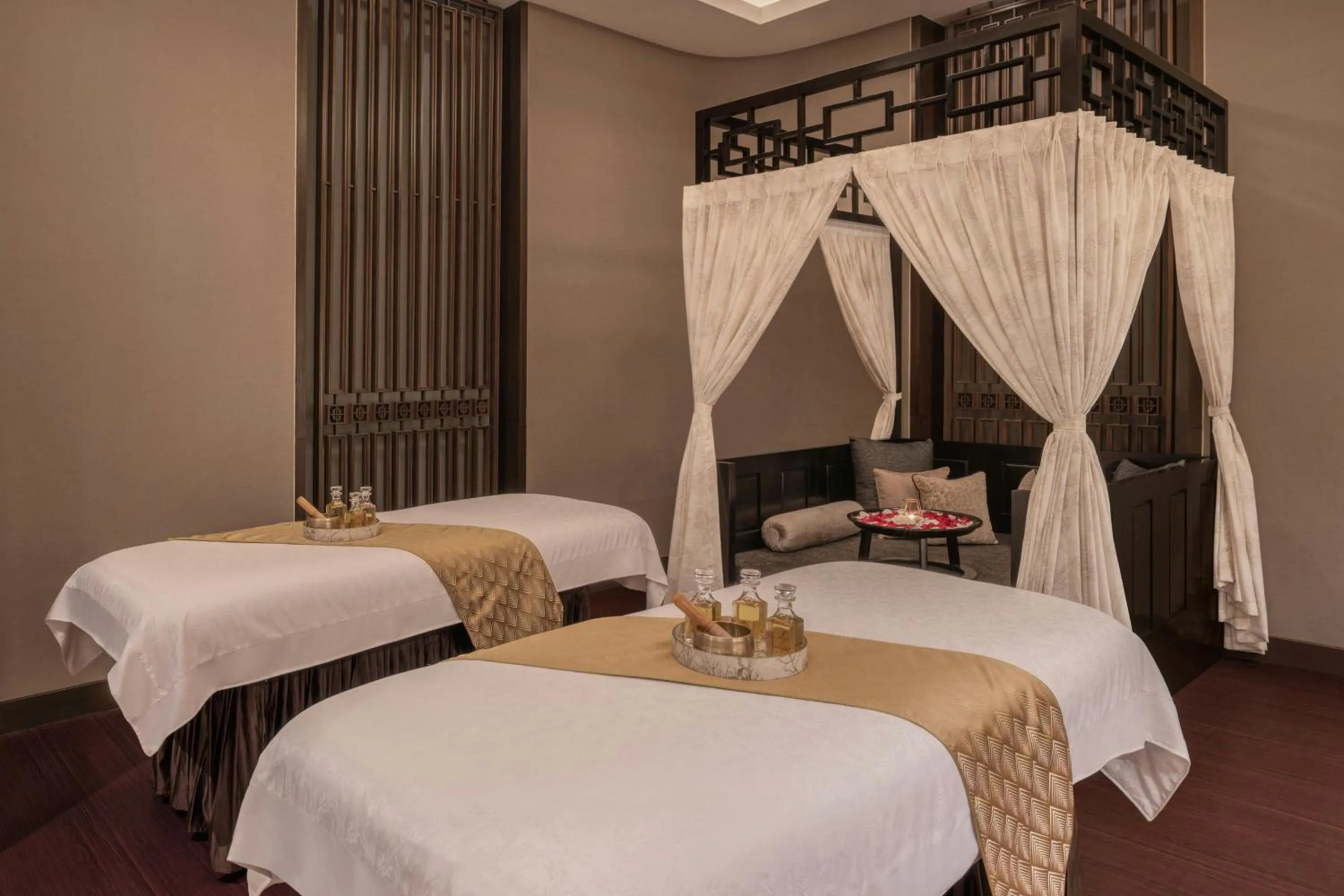 Spa and wellness centre/facilities, Bed in The St. Regis Mumbai