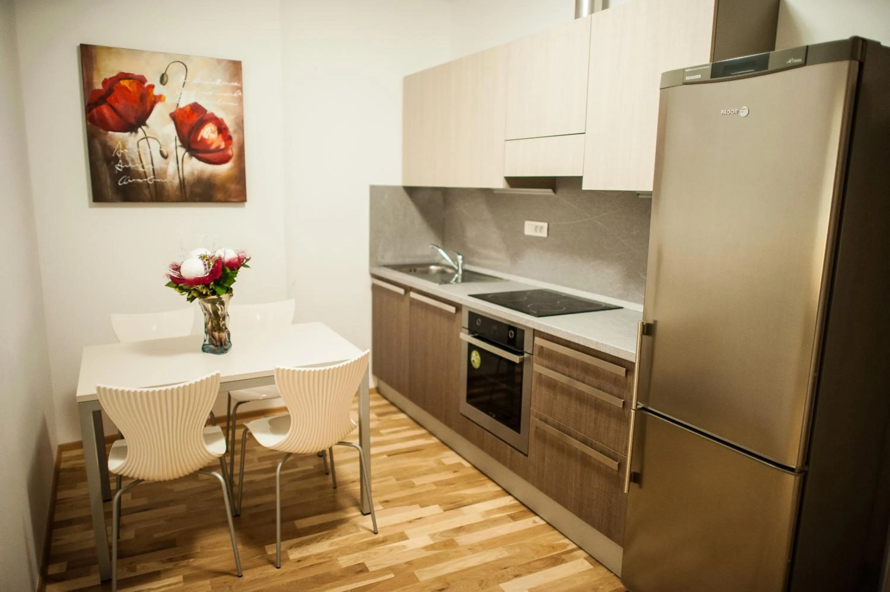 Kitchen or kitchenette in Salvator Superior Apartments