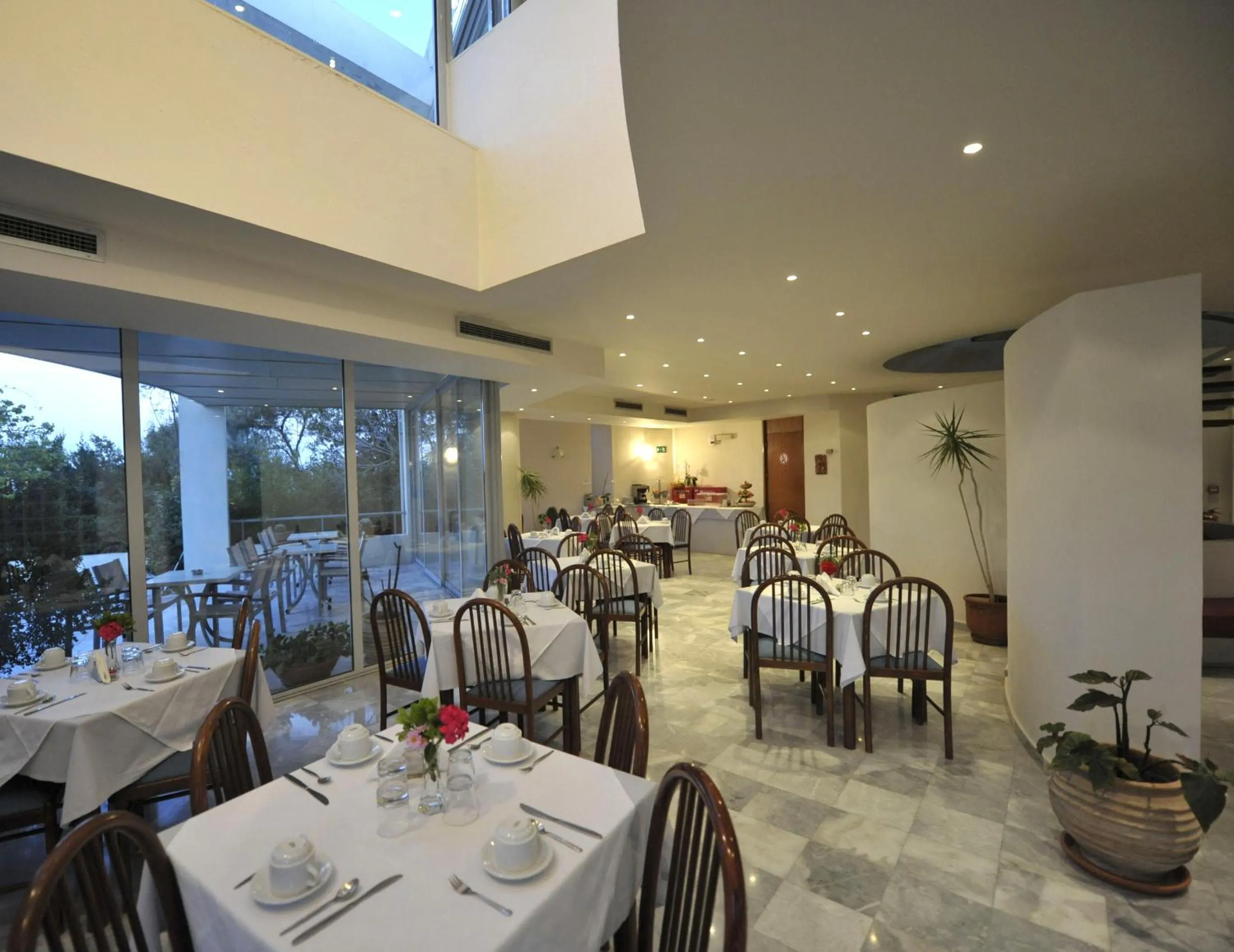 Communal lounge/ TV room in Rodon Hotel