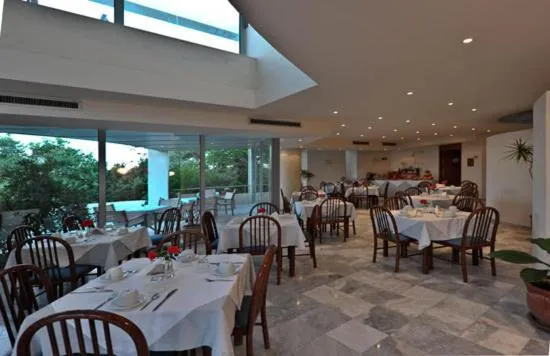 Restaurant/places to eat in Rodon Hotel