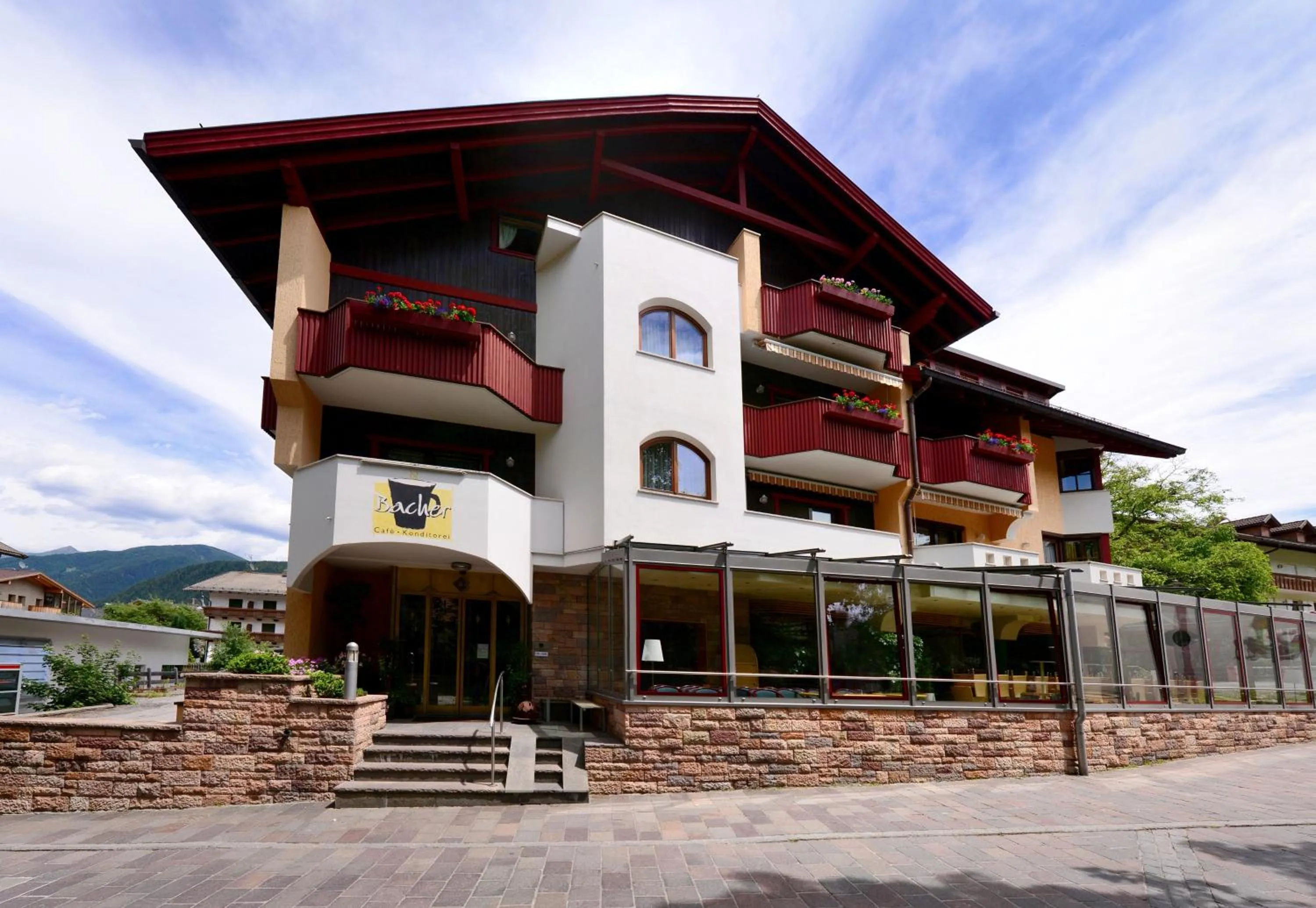 Facade/entrance in Residence Bacher