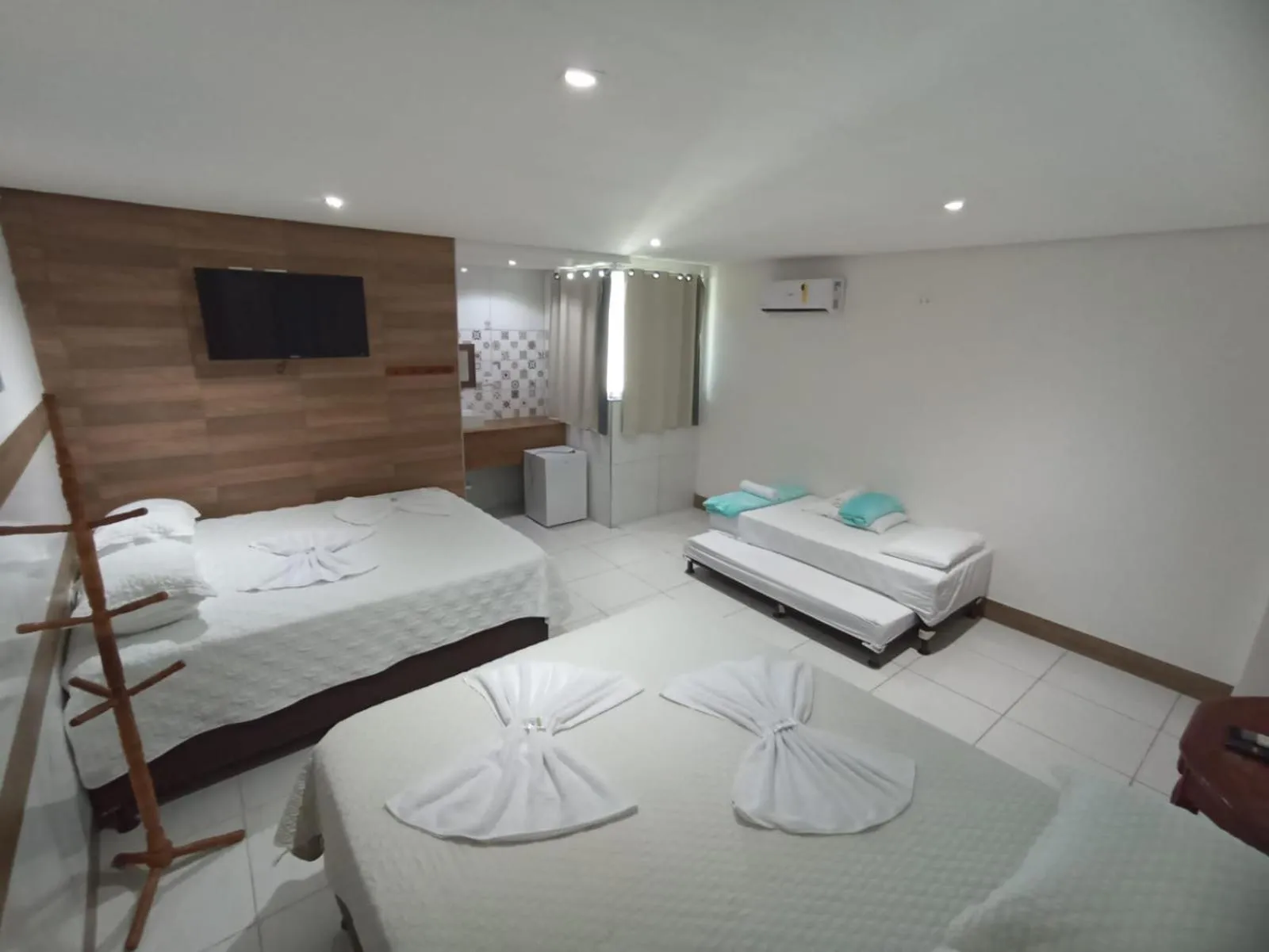 Photo of the whole room, Bed in Suites Porto Frevo