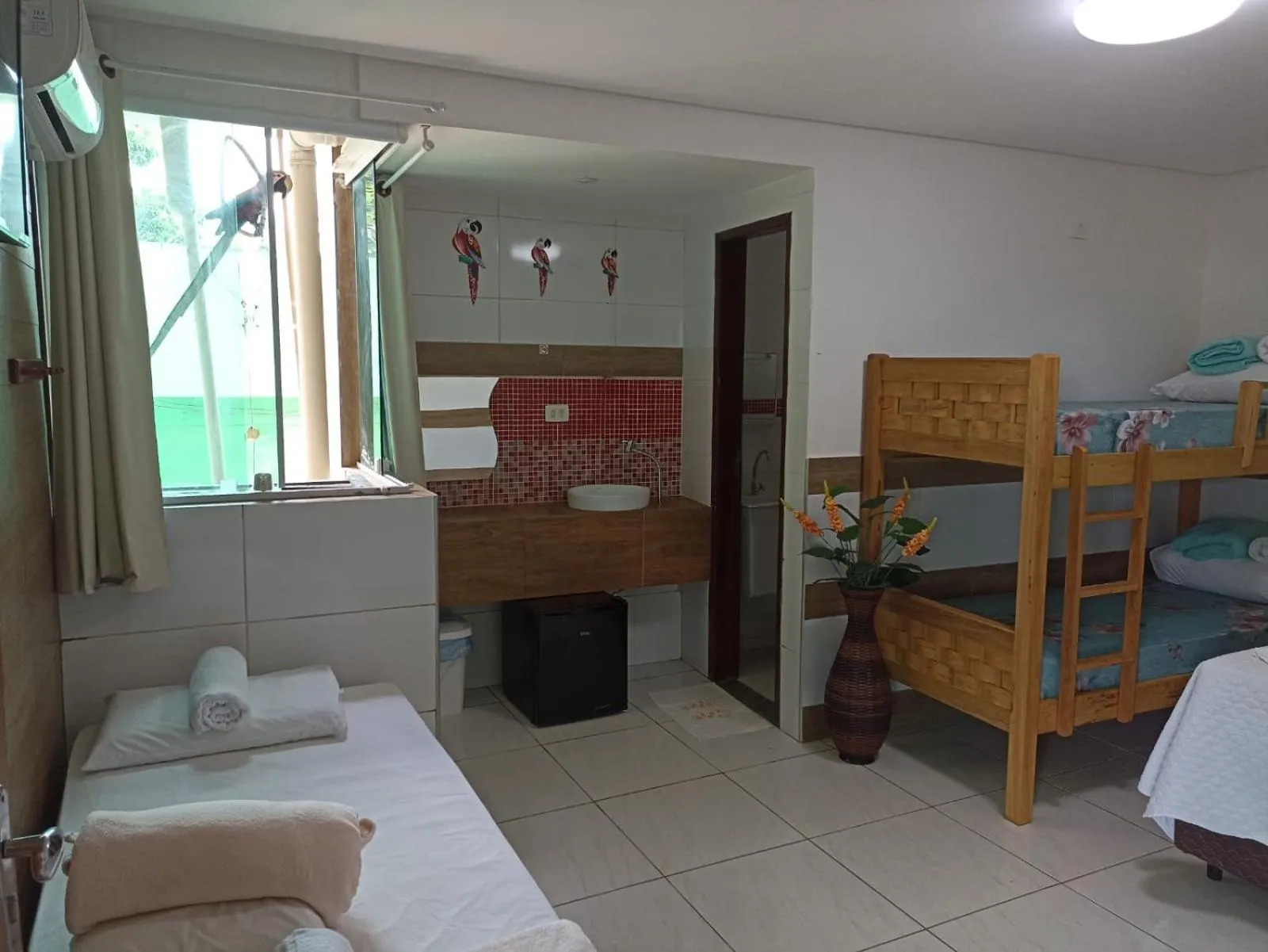 Photo of the whole room, Bed in Suites Porto Frevo