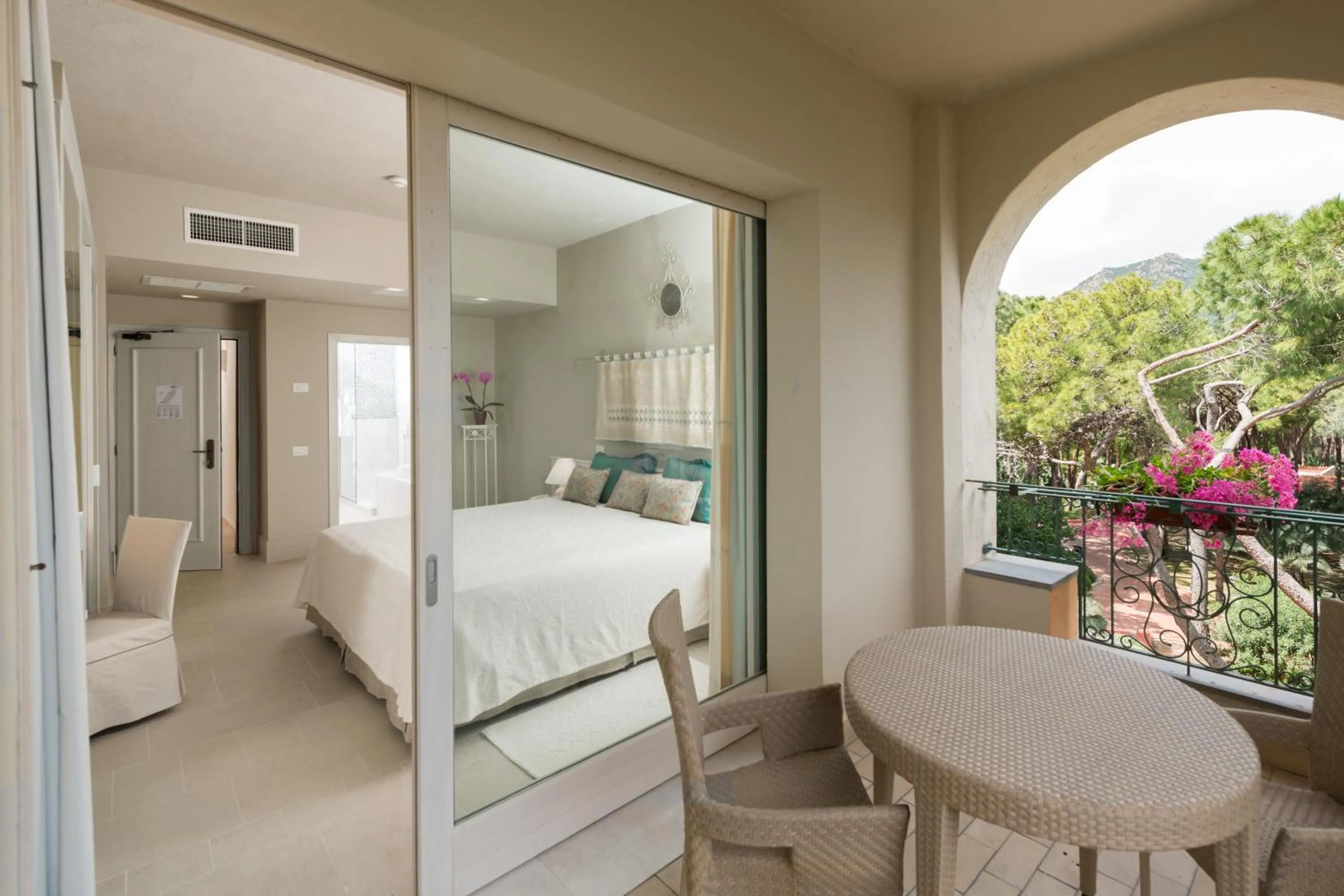 Bedroom, Bed in Forte Village Resort - Il Castello