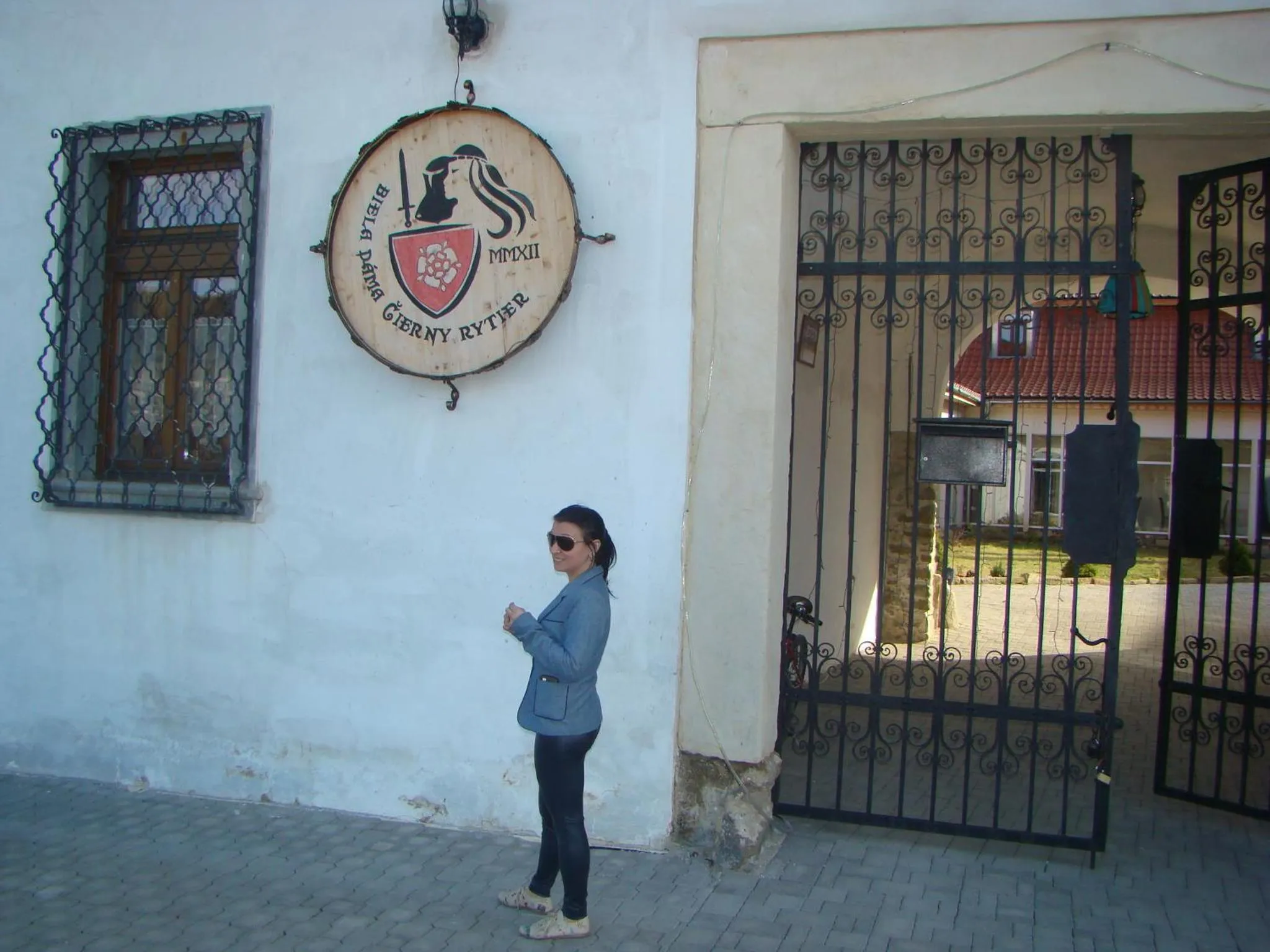 Property logo or sign in Kaštieľ Biela Dáma a Čierny Rytier