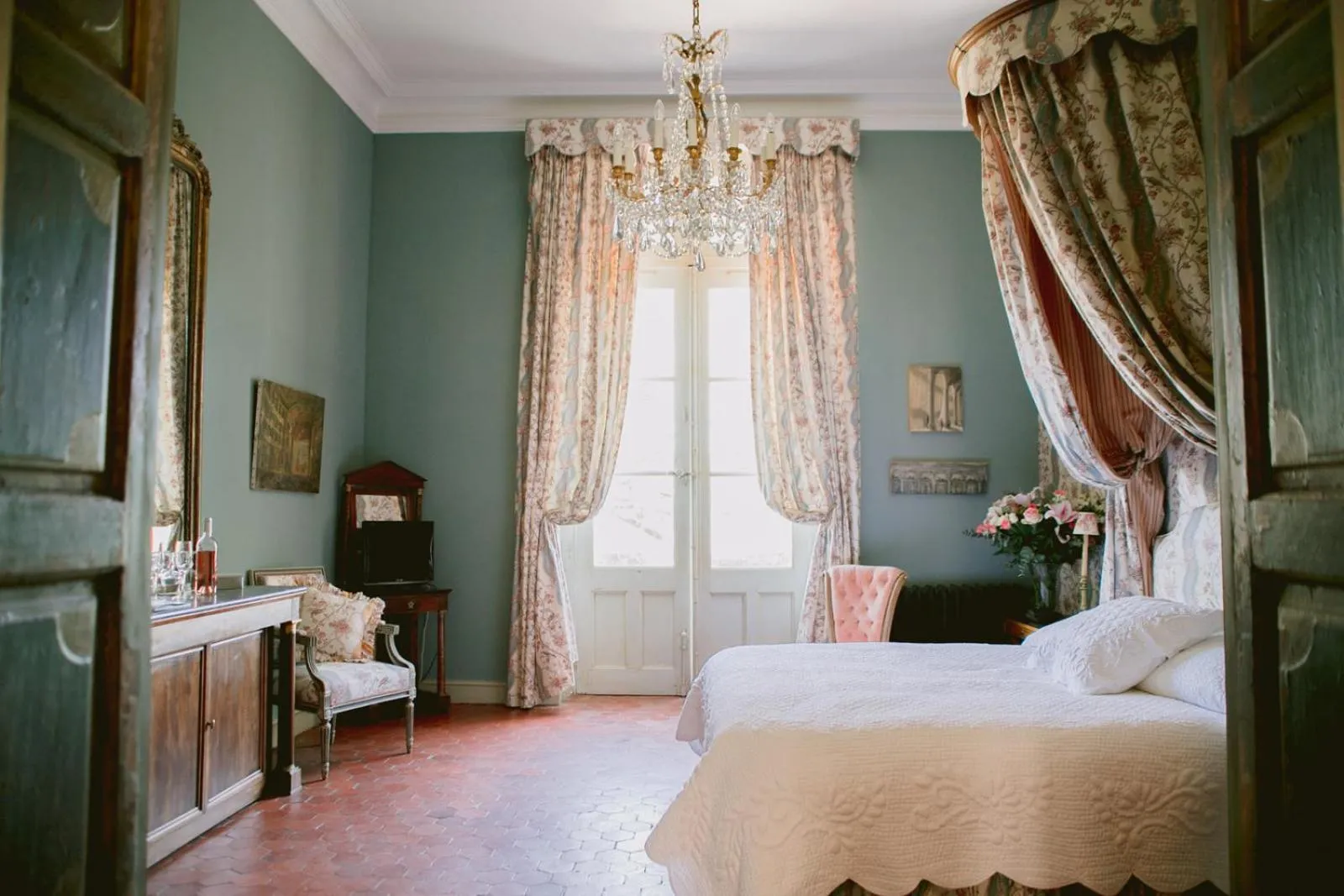 Bedroom, Bed in Chateau de Varenne