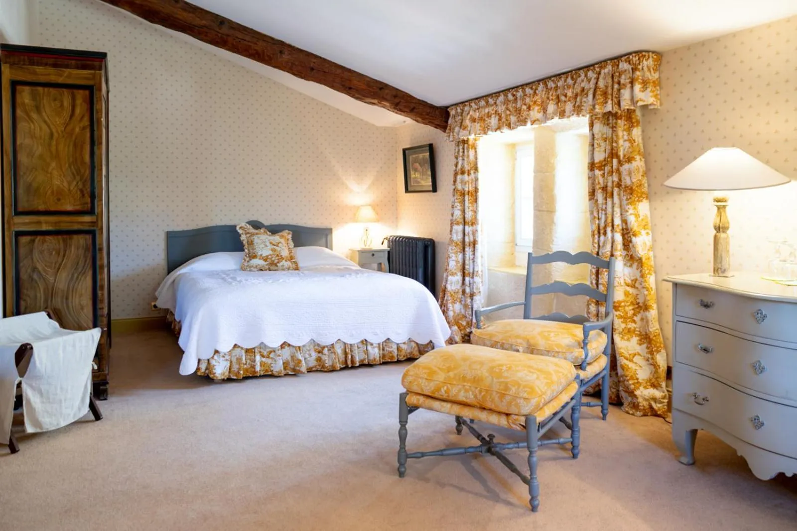 Bedroom, Bed in Chateau de Varenne