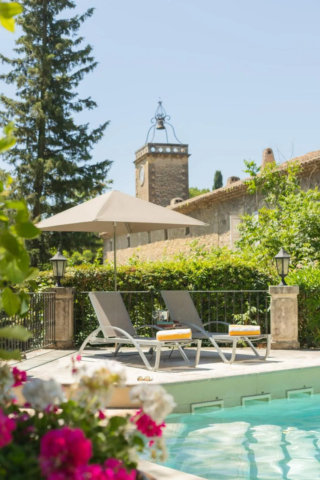 Swimming pool in Chateau de Varenne