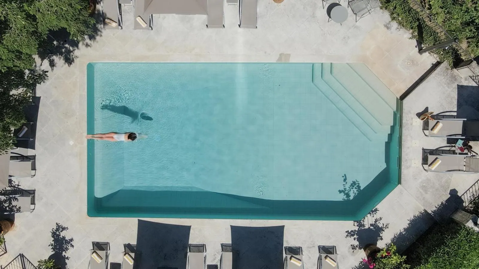 Swimming pool in Chateau de Varenne