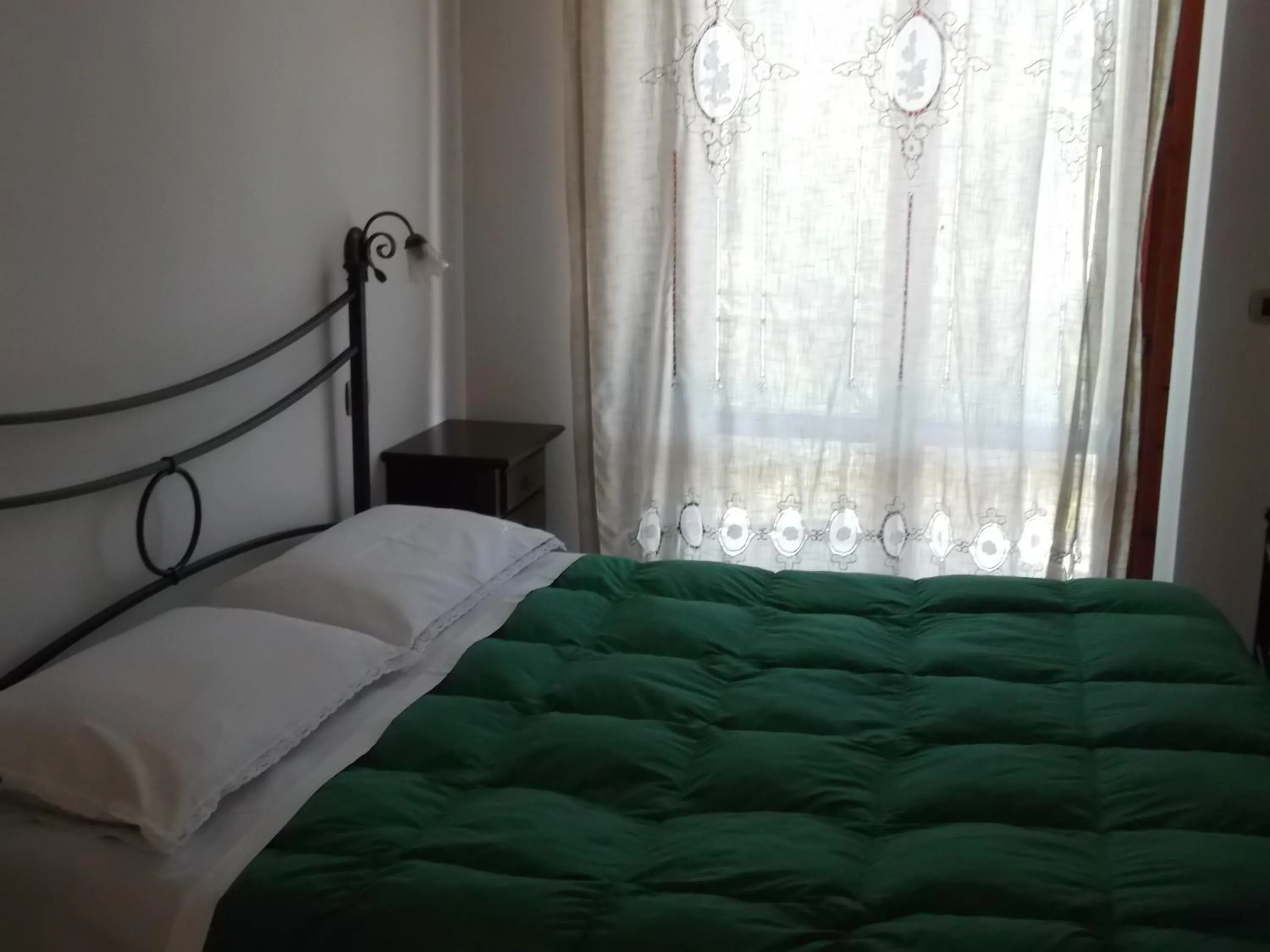 Bed in B&B Il Girasole - Rooms & House in country - air conditioned - 1500 meters from historic center
