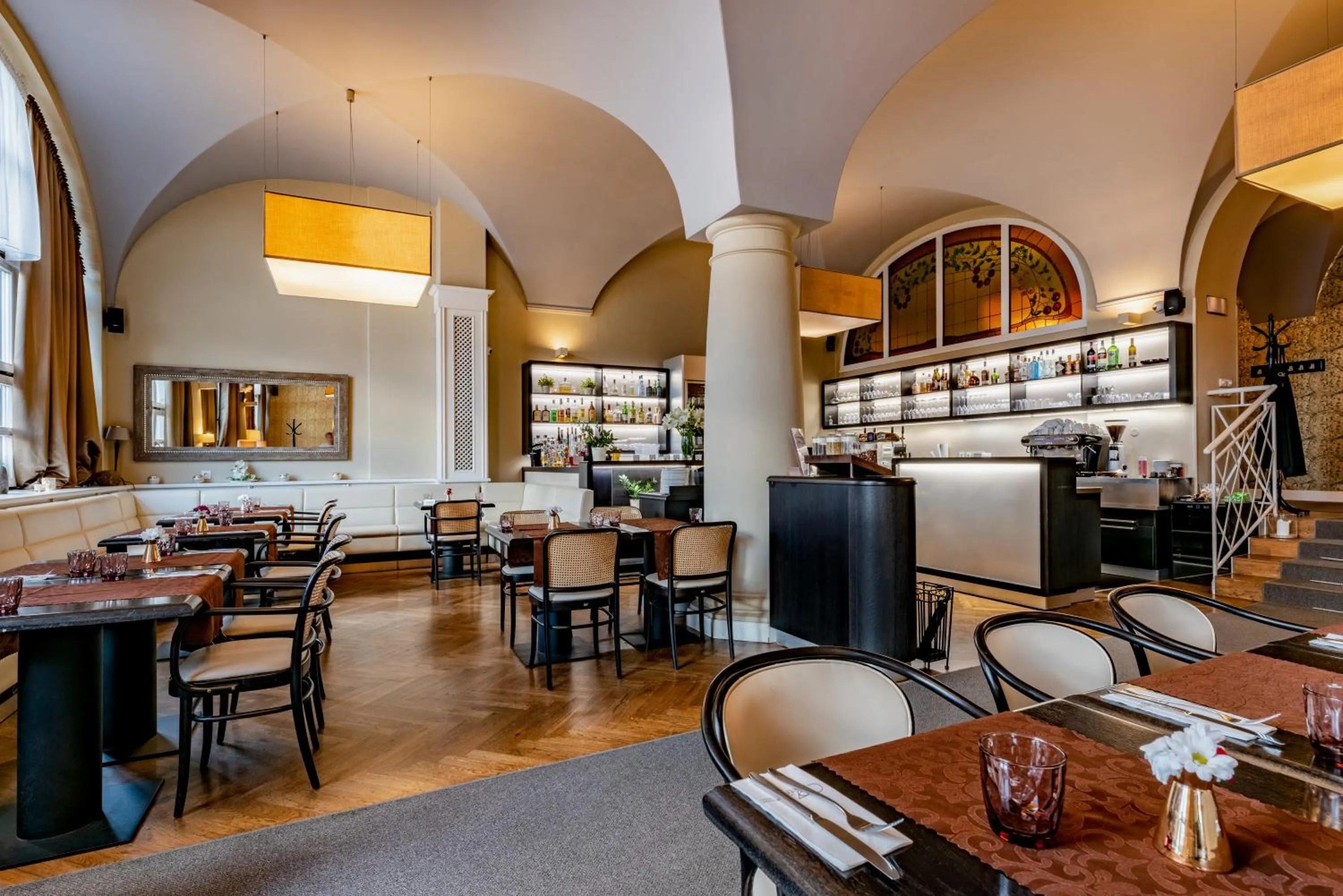 Restaurant/places to eat in Hotel Větruše