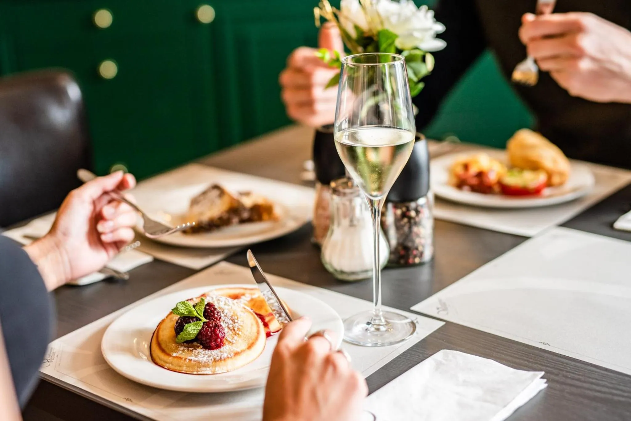 Restaurant/places to eat in Hotel Větruše