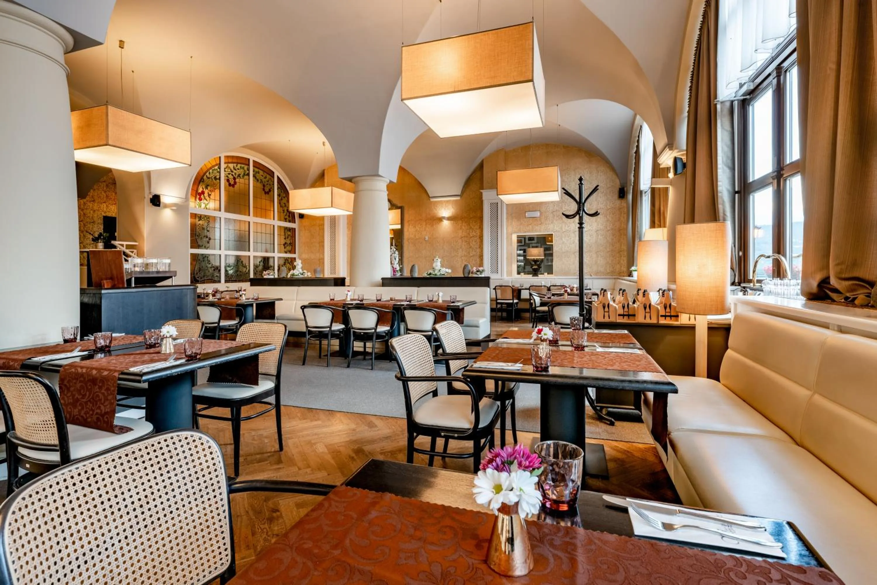 Restaurant/places to eat in Hotel Větruše