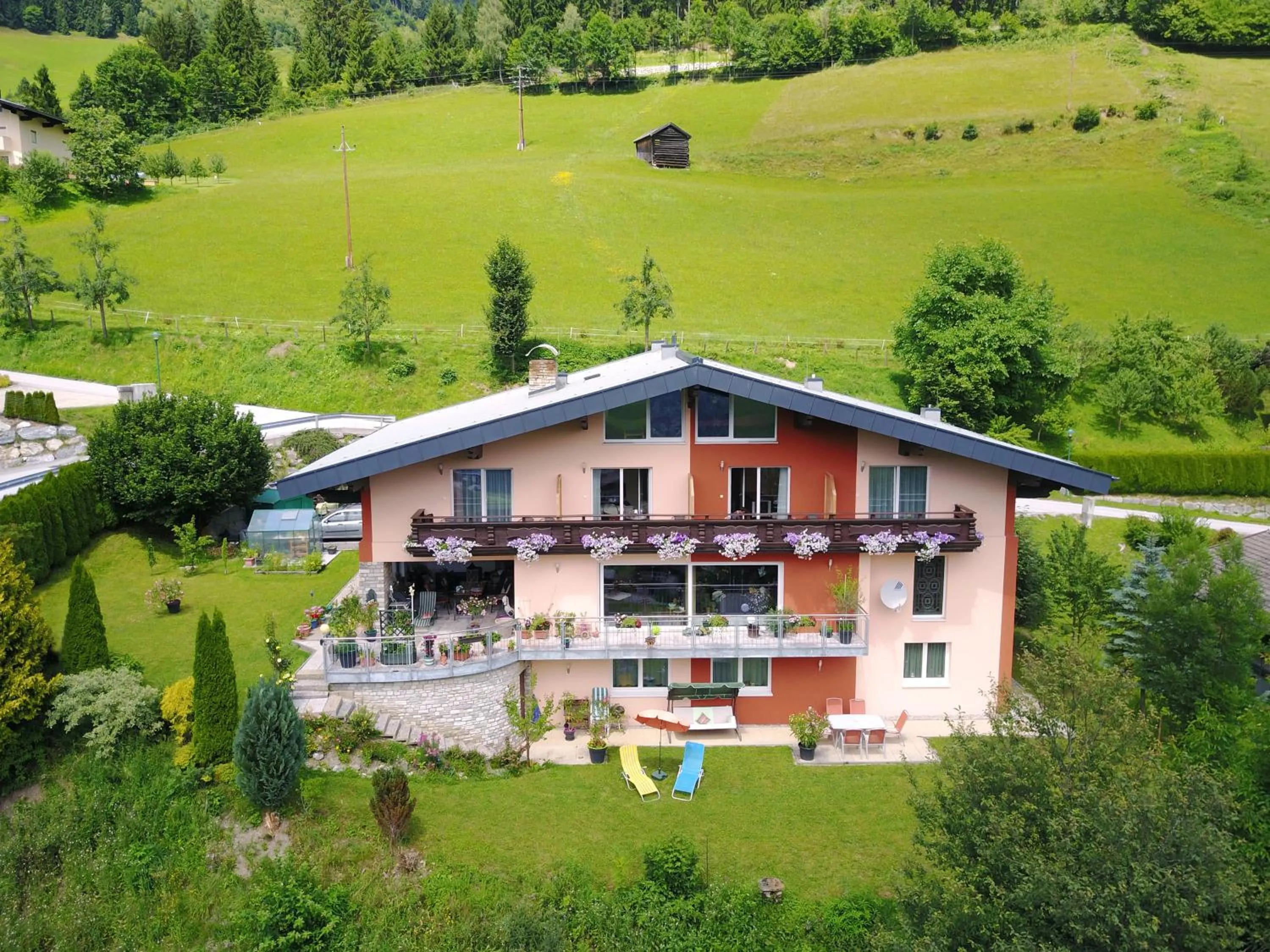 Property building in Alpenappartement Claudia