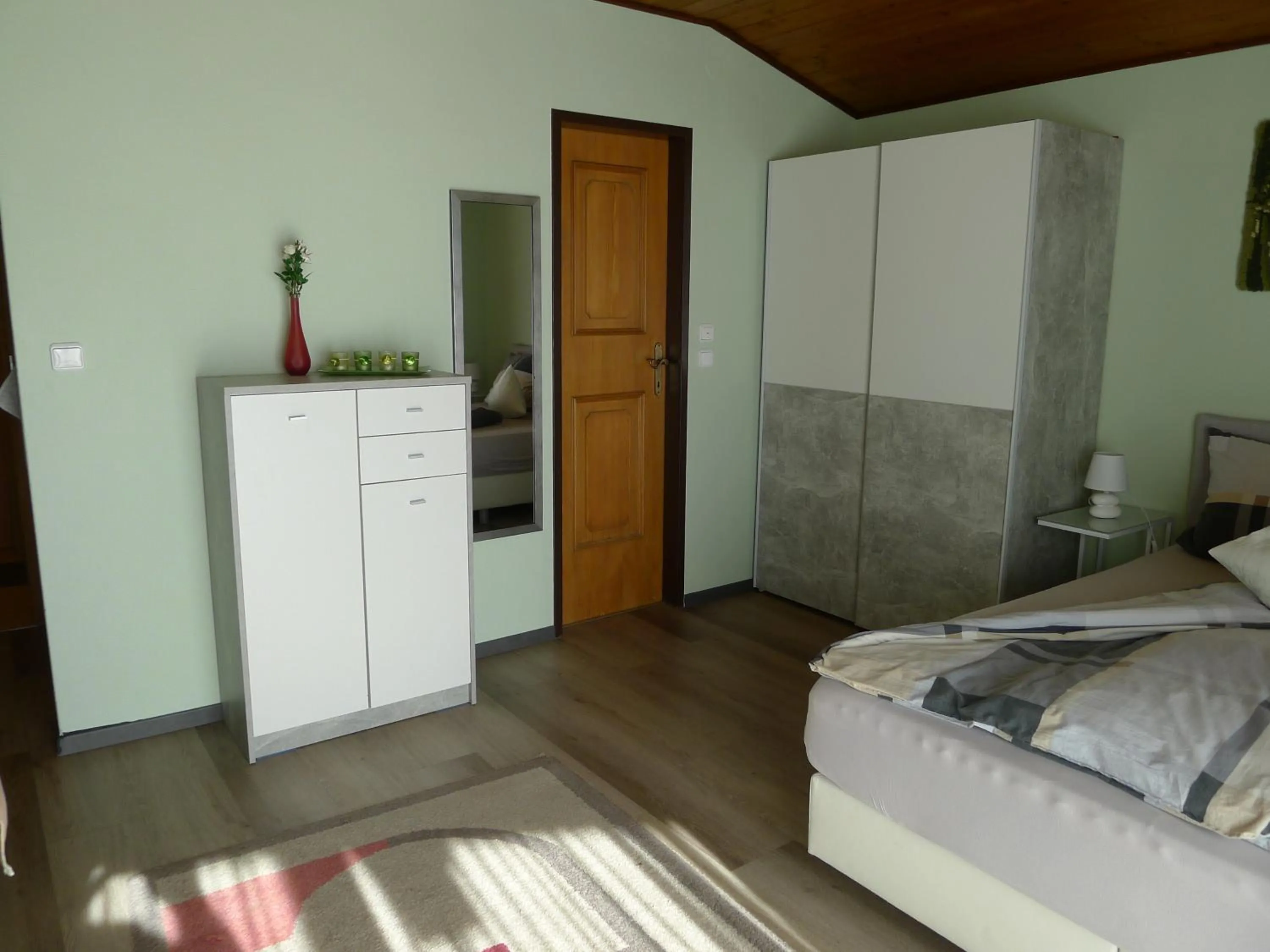 Photo of the whole room, Bed in Alpenappartement Claudia