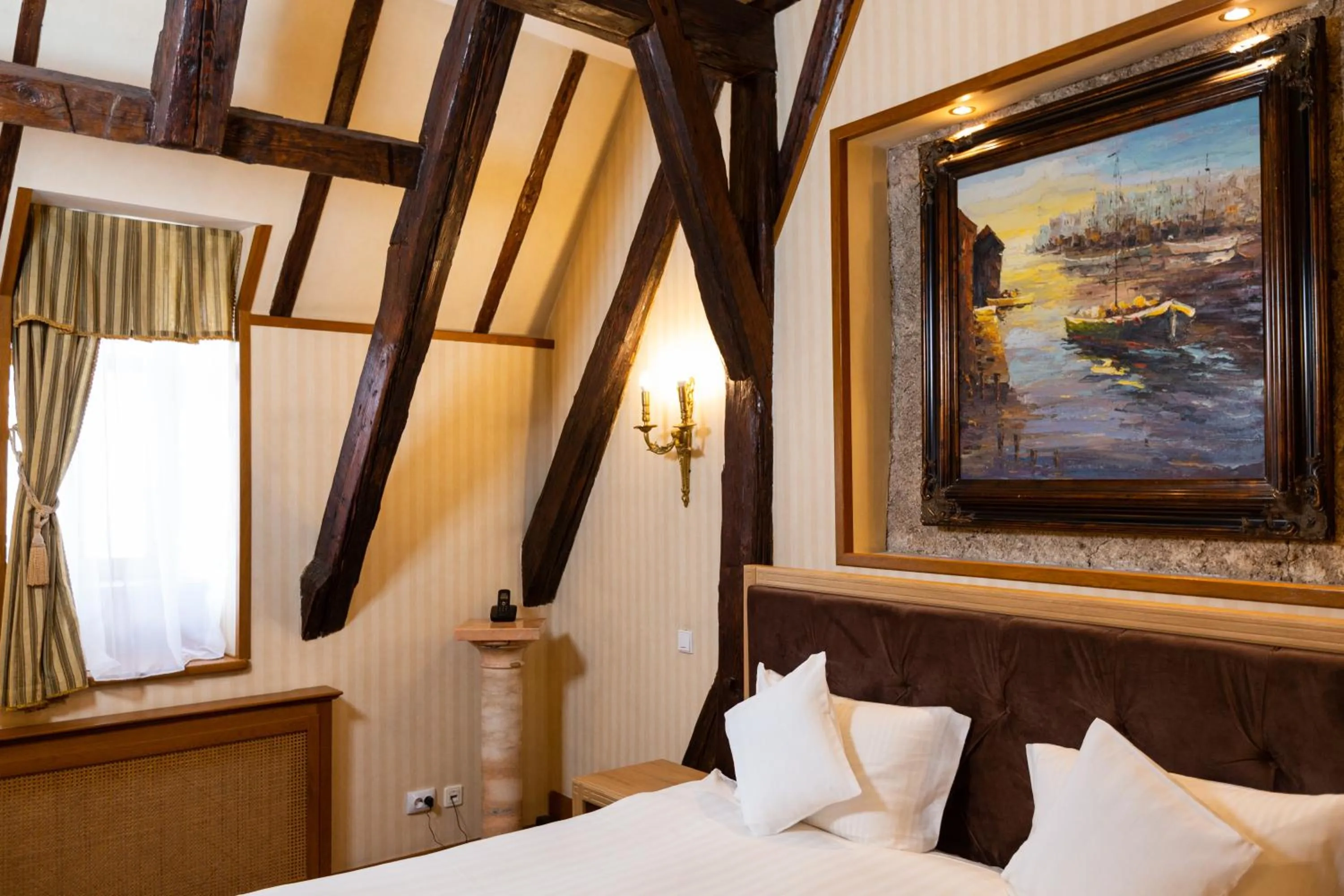 Bed in Hotel Am Ring