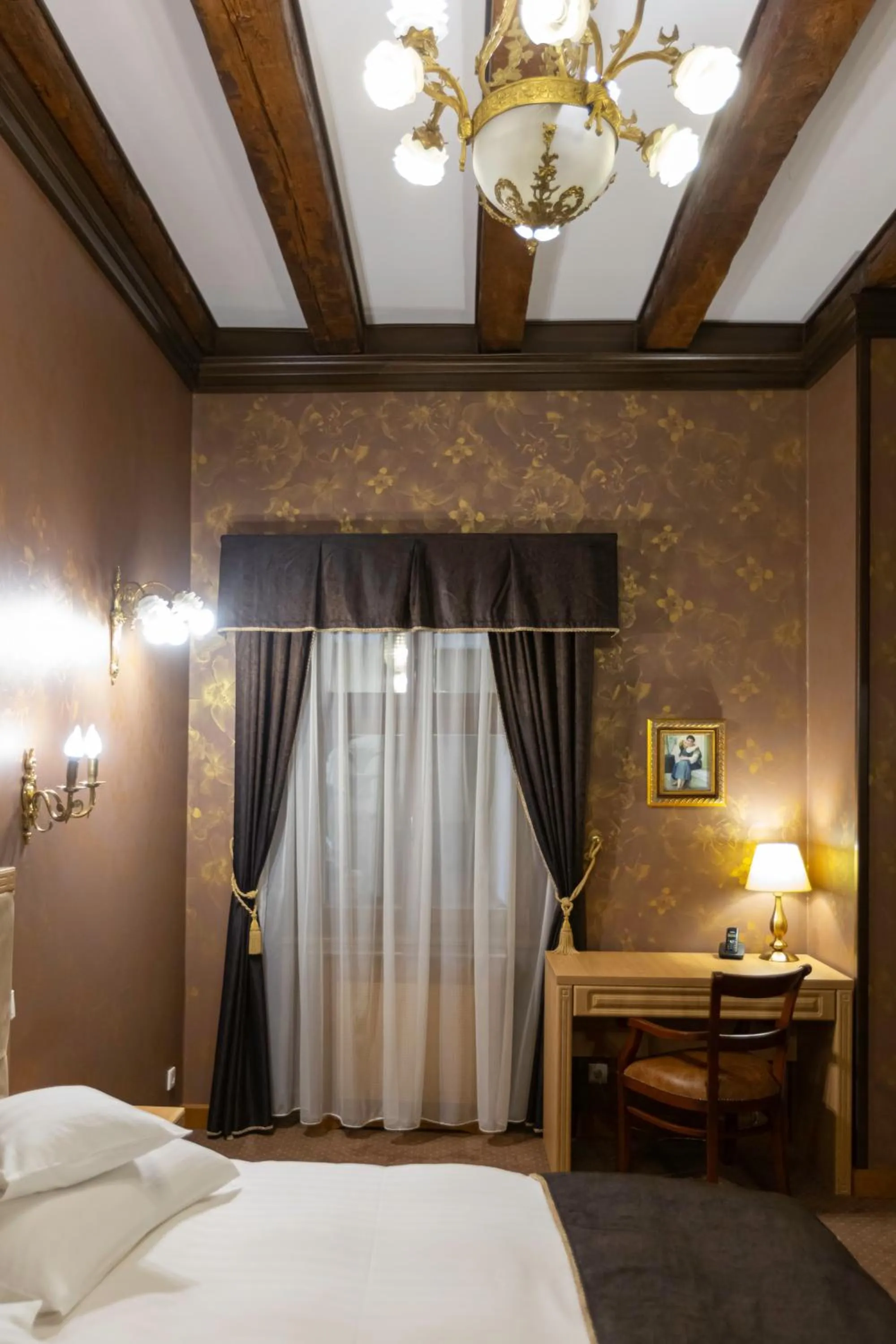 Bed in Hotel Am Ring