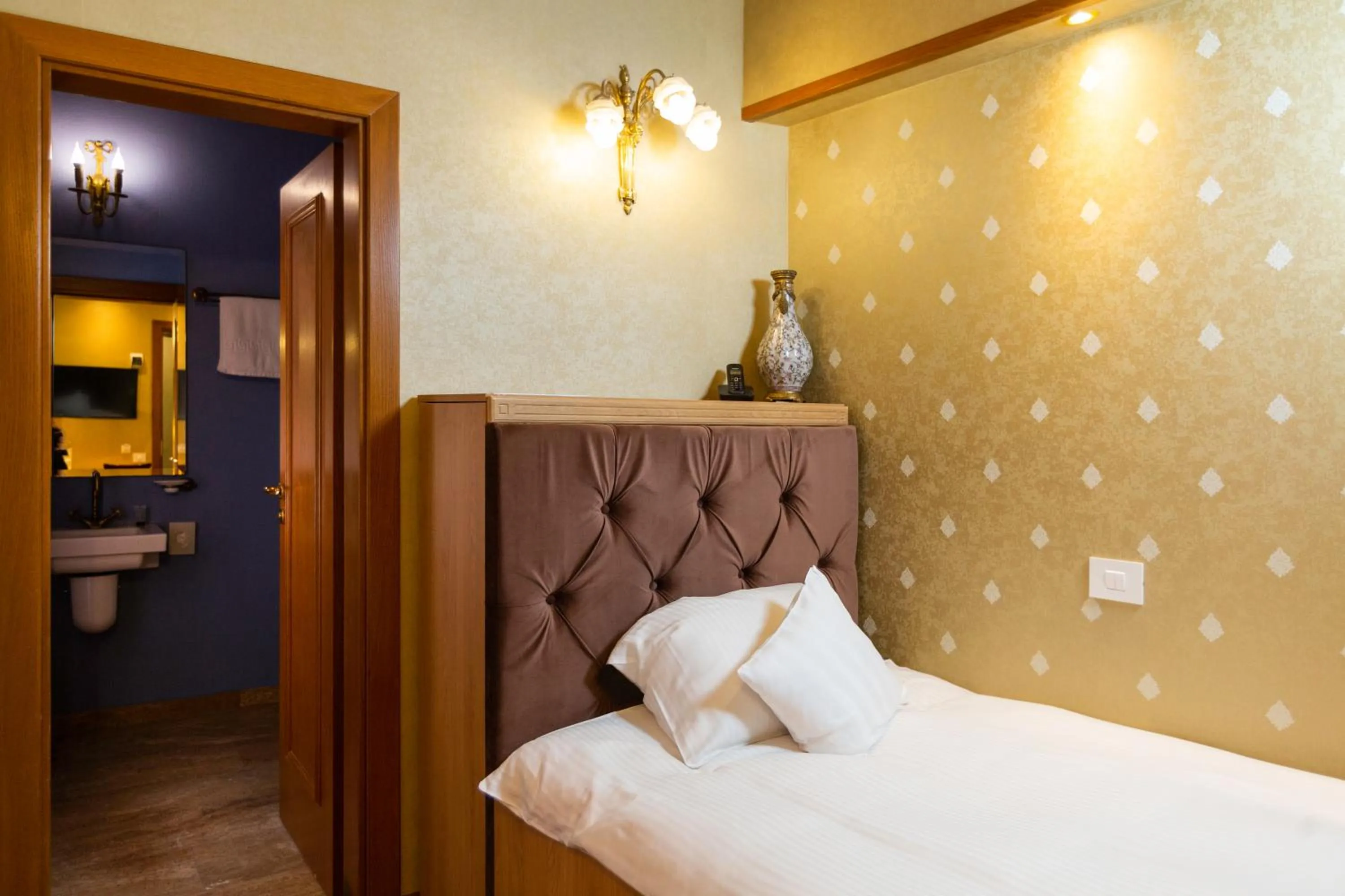 Bed in Hotel Am Ring