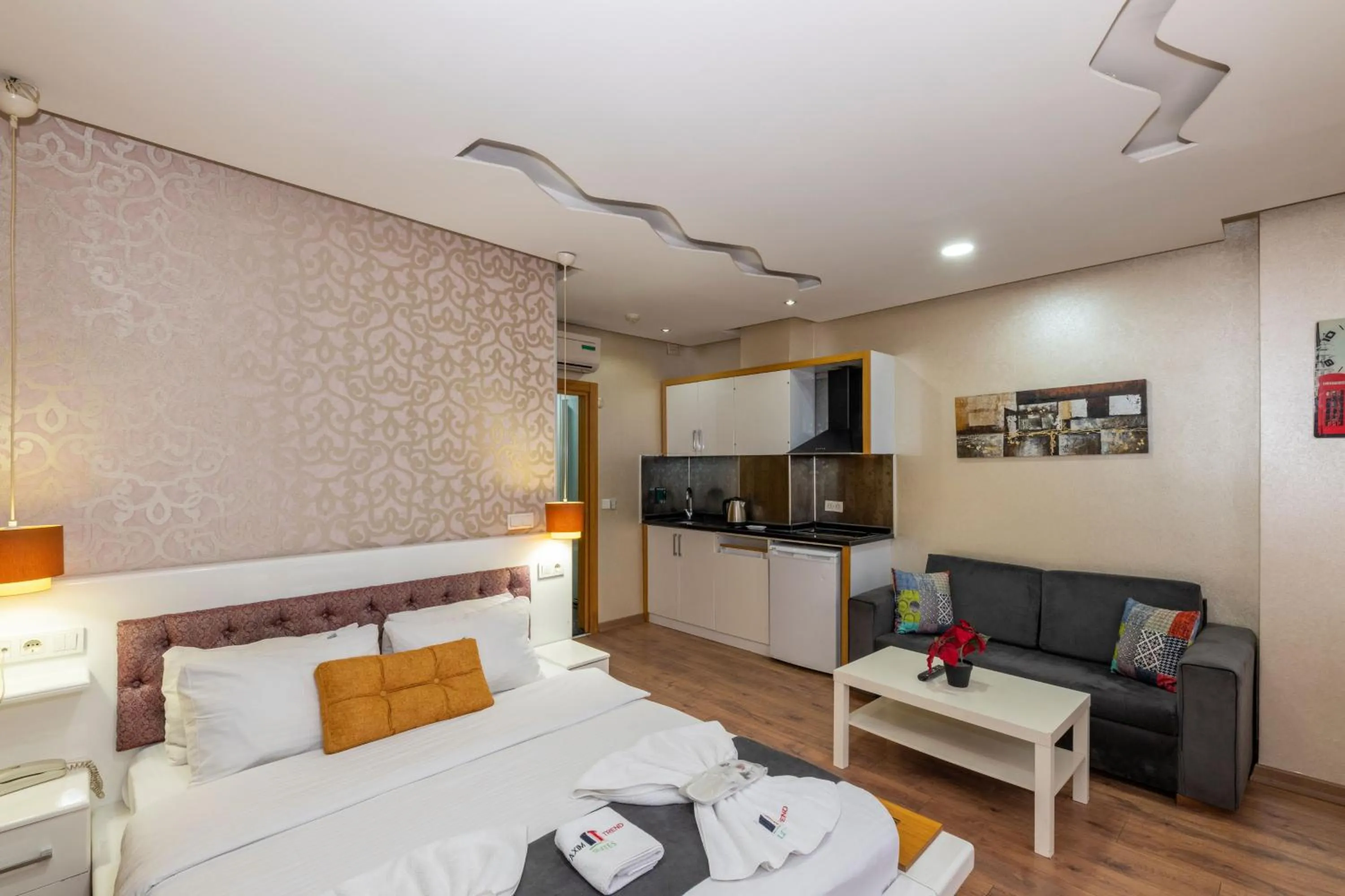 Photo of the whole room, Bed in Taxim Trend Suites