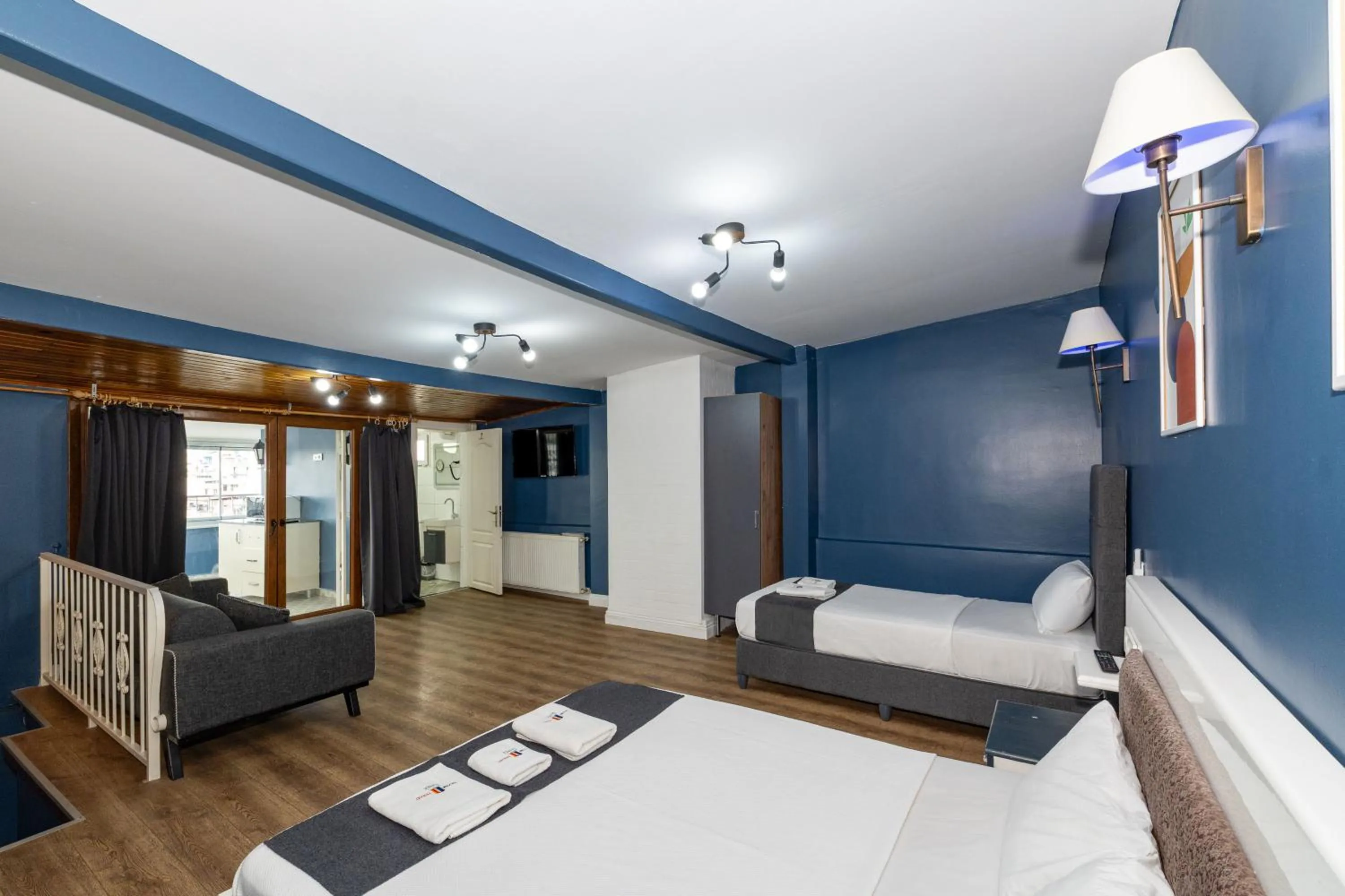 Seating area, Bed in Taxim Trend Suites