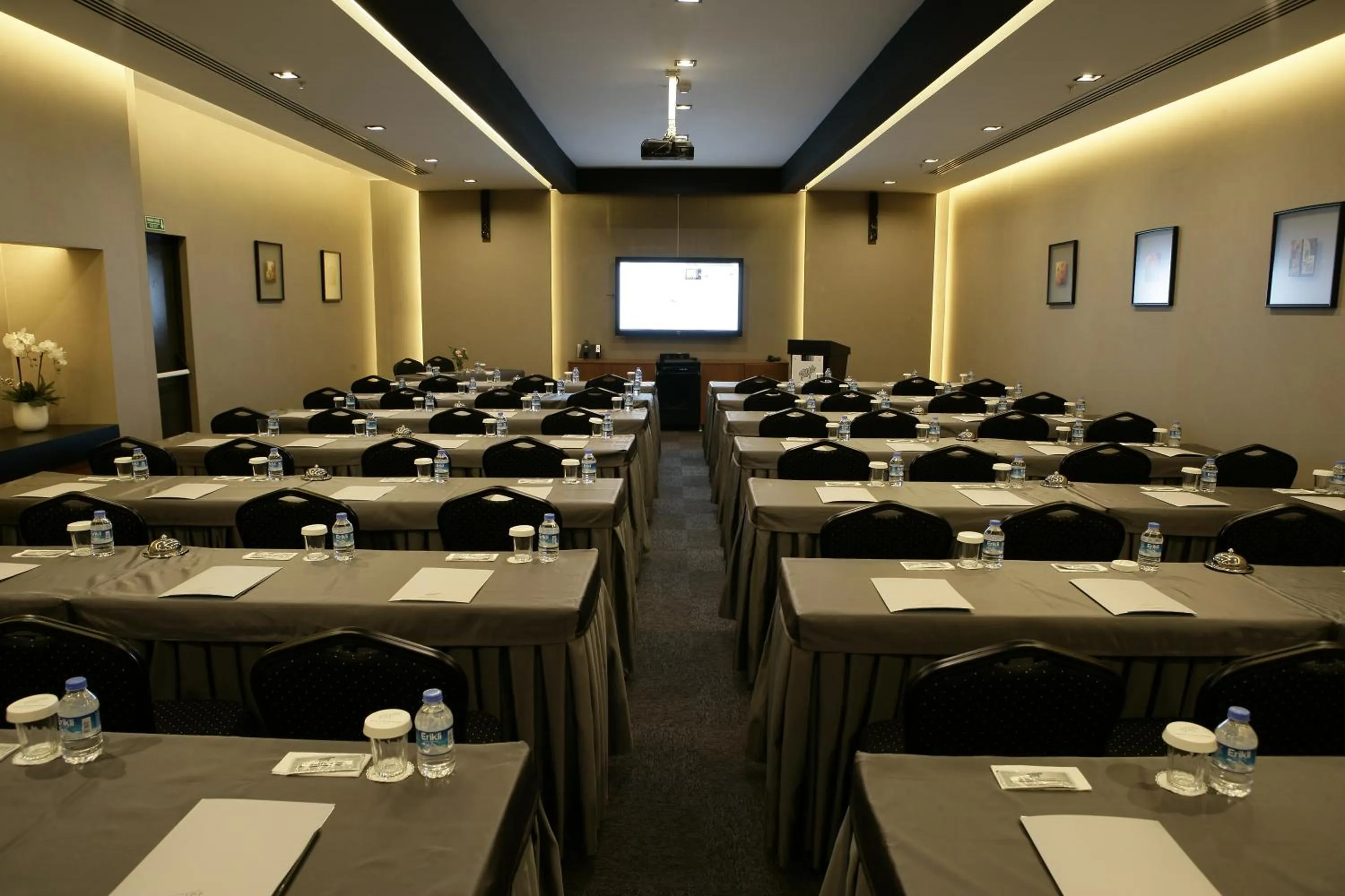 Business facilities in RYS Hotel