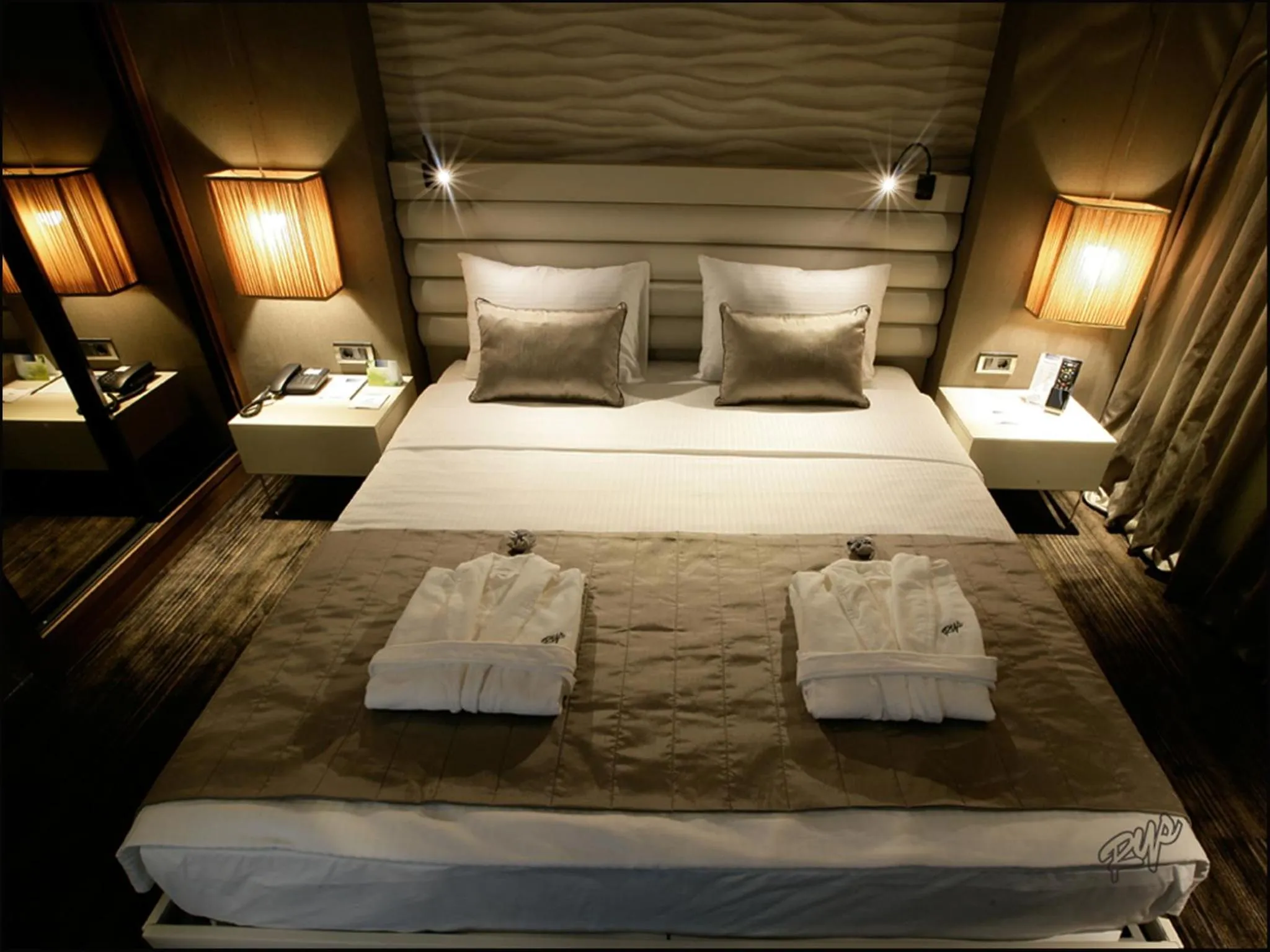 Bedroom, Bed in RYS Hotel