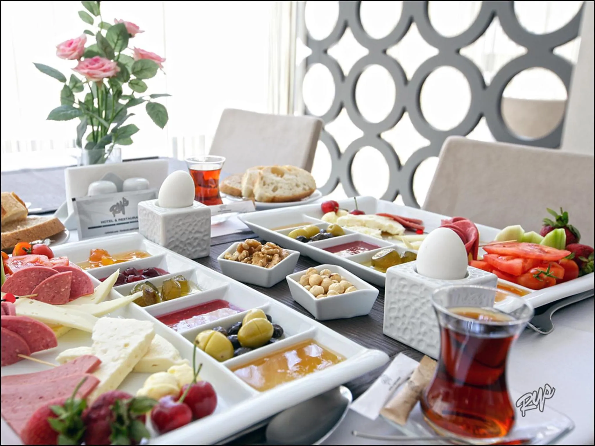 Restaurant/places to eat in RYS Hotel