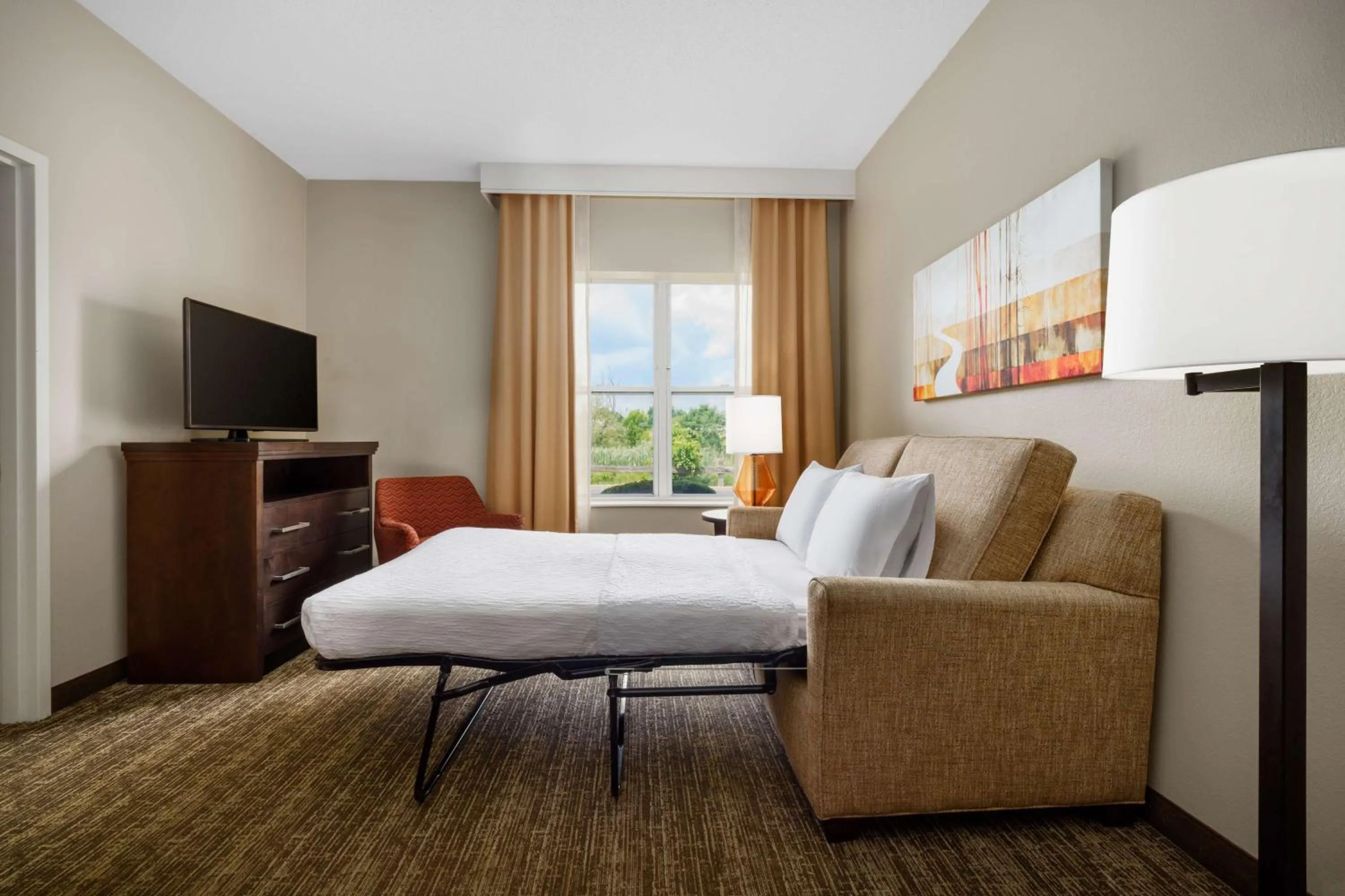 Living room, Bed in Homewood Suites Rochester-Henrietta