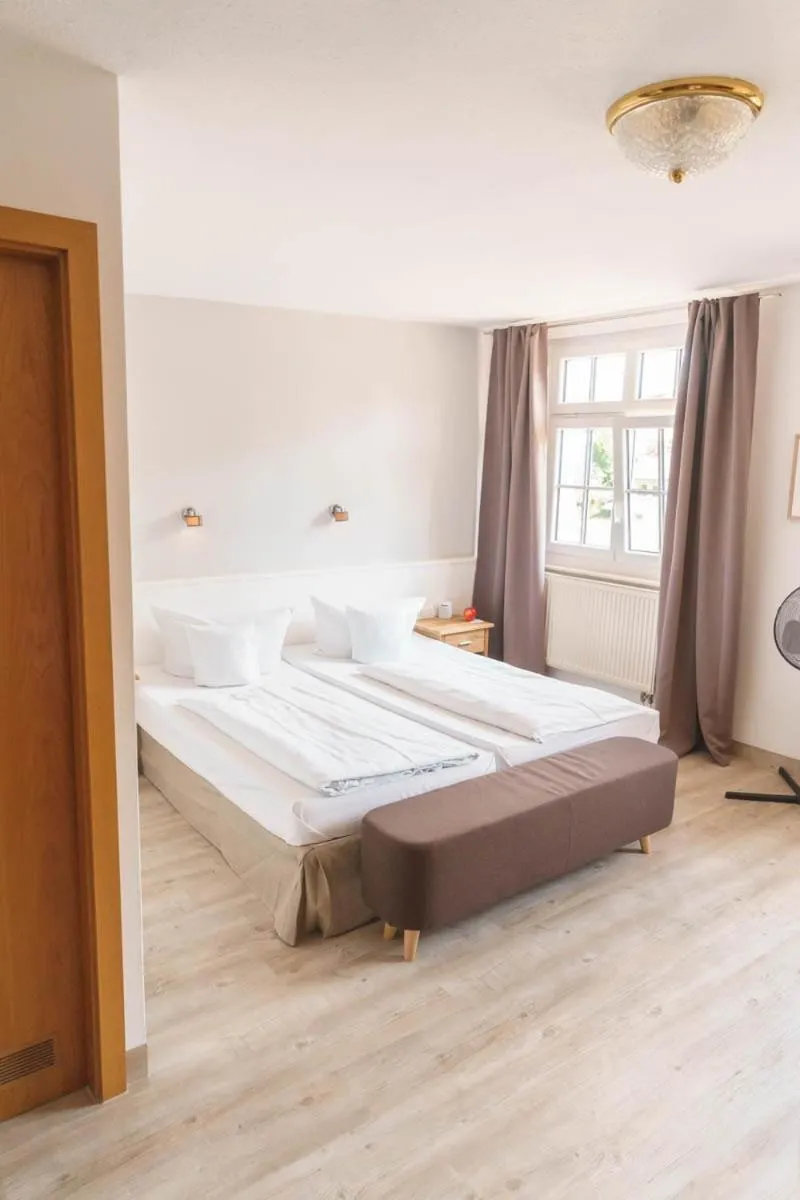 Restaurant/places to eat, Bed in Bodensee Hotel Sternen