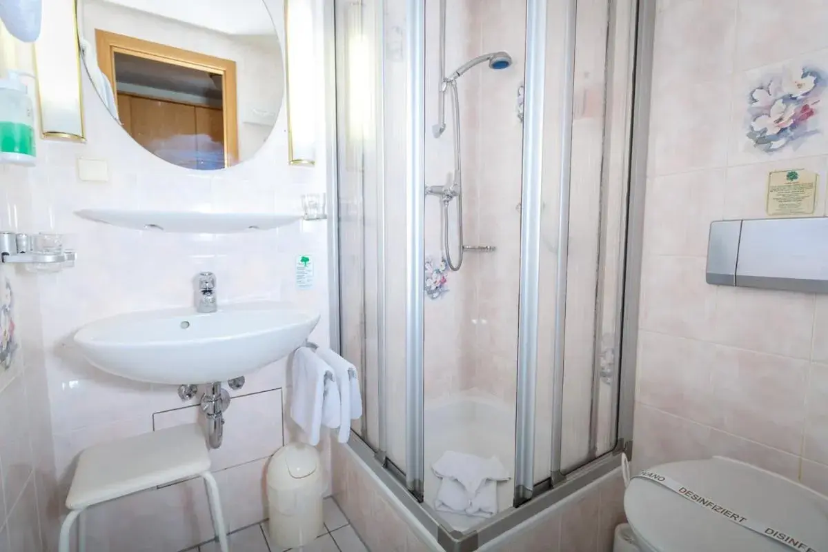 Budget Twin Room in AKZENT Hotel Sternen Budget Twin Room in AKZENT Hotel Sternen