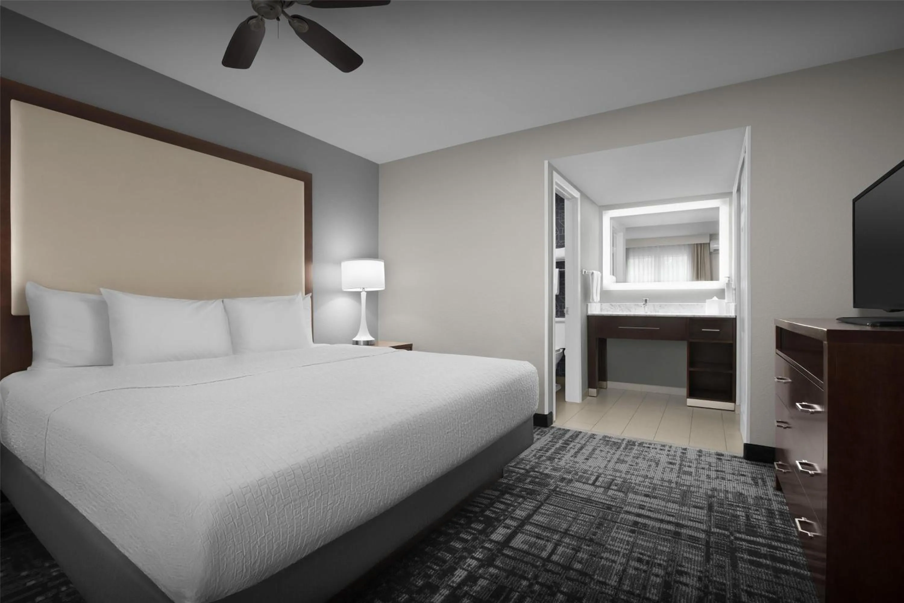 Bed in Homewood Suites by Hilton San Jose Airport-Silicon Valley