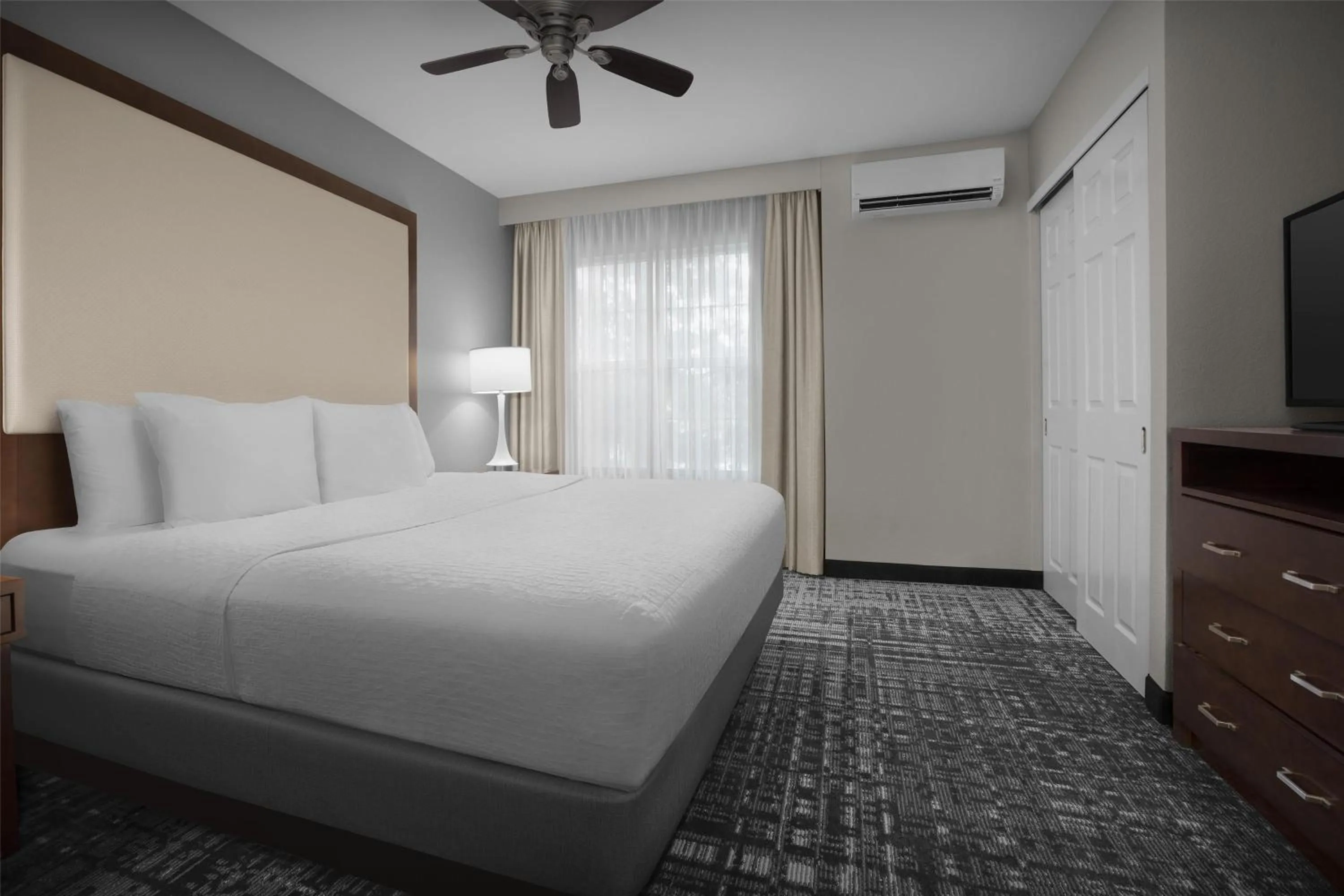 Bed in Homewood Suites by Hilton San Jose Airport-Silicon Valley