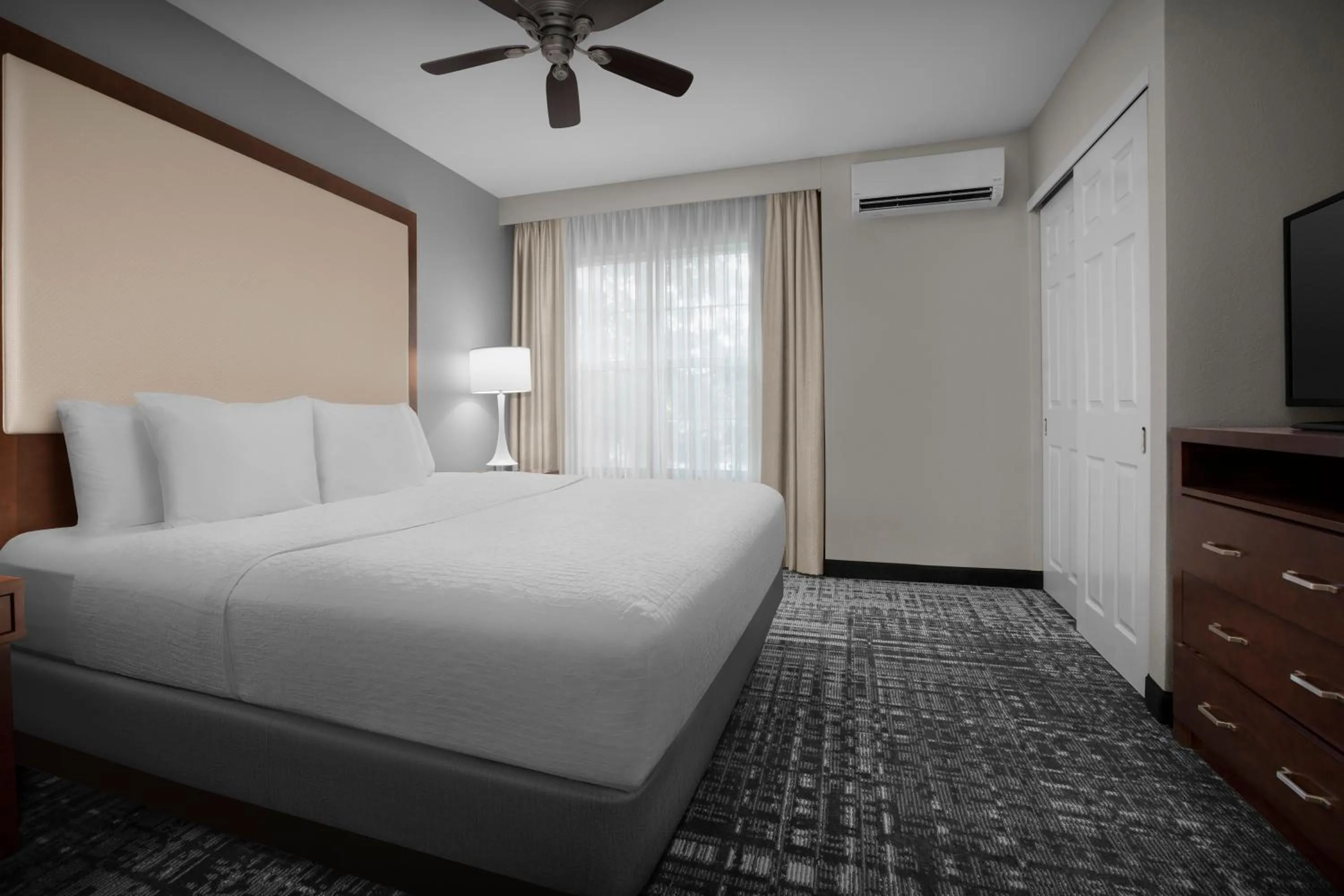 Bed in Homewood Suites by Hilton San Jose Airport-Silicon Valley