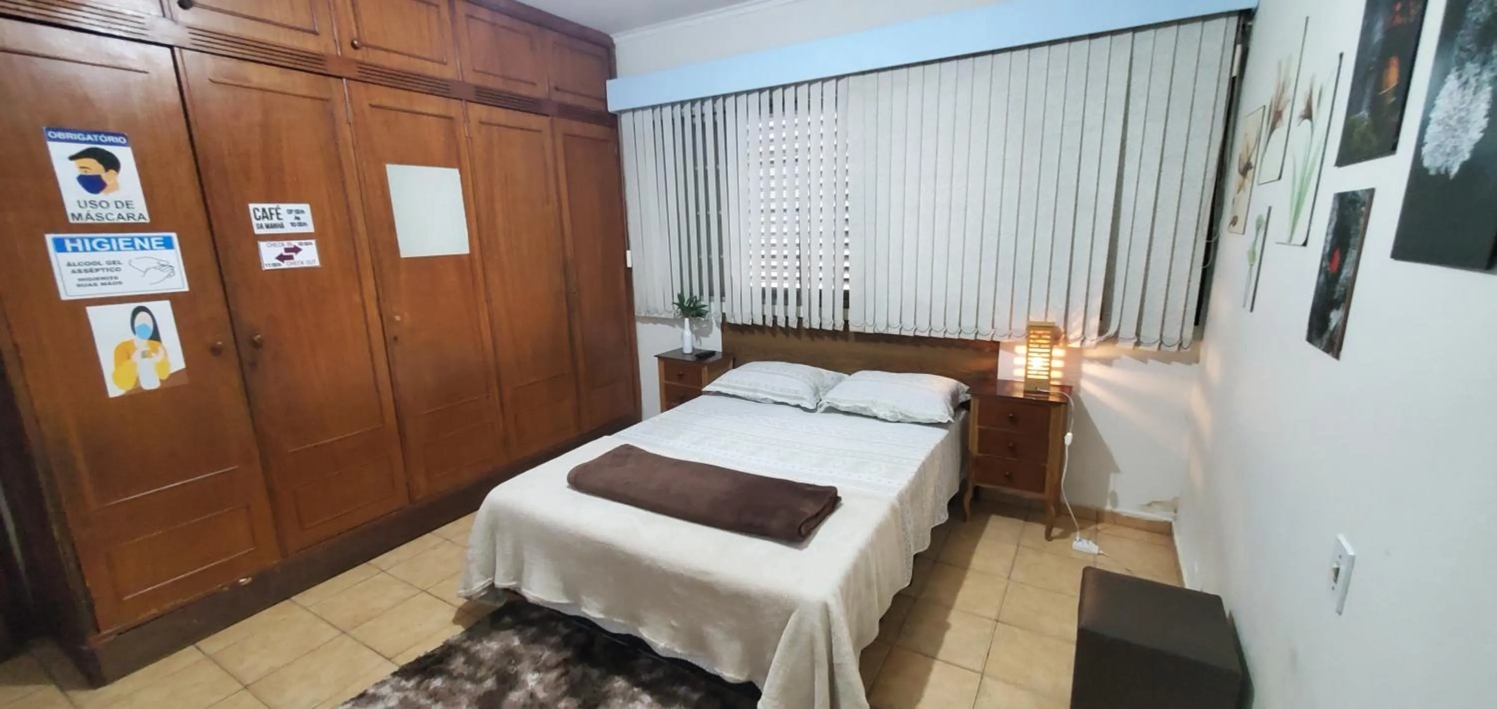 Double Room with Shared Toilet in Hostel Bauru
