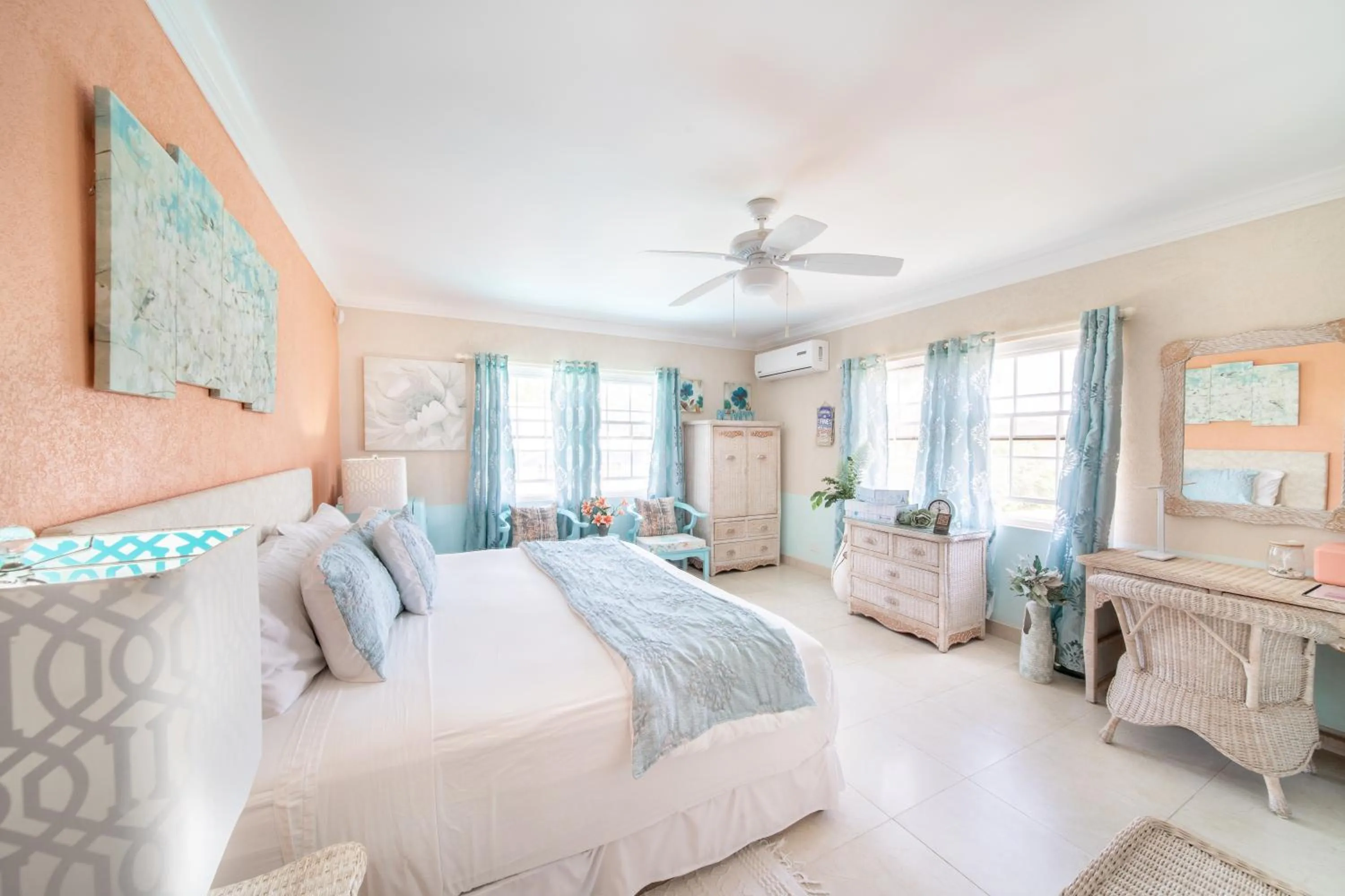 Seating area, Bed in Hidden Gem Barbados