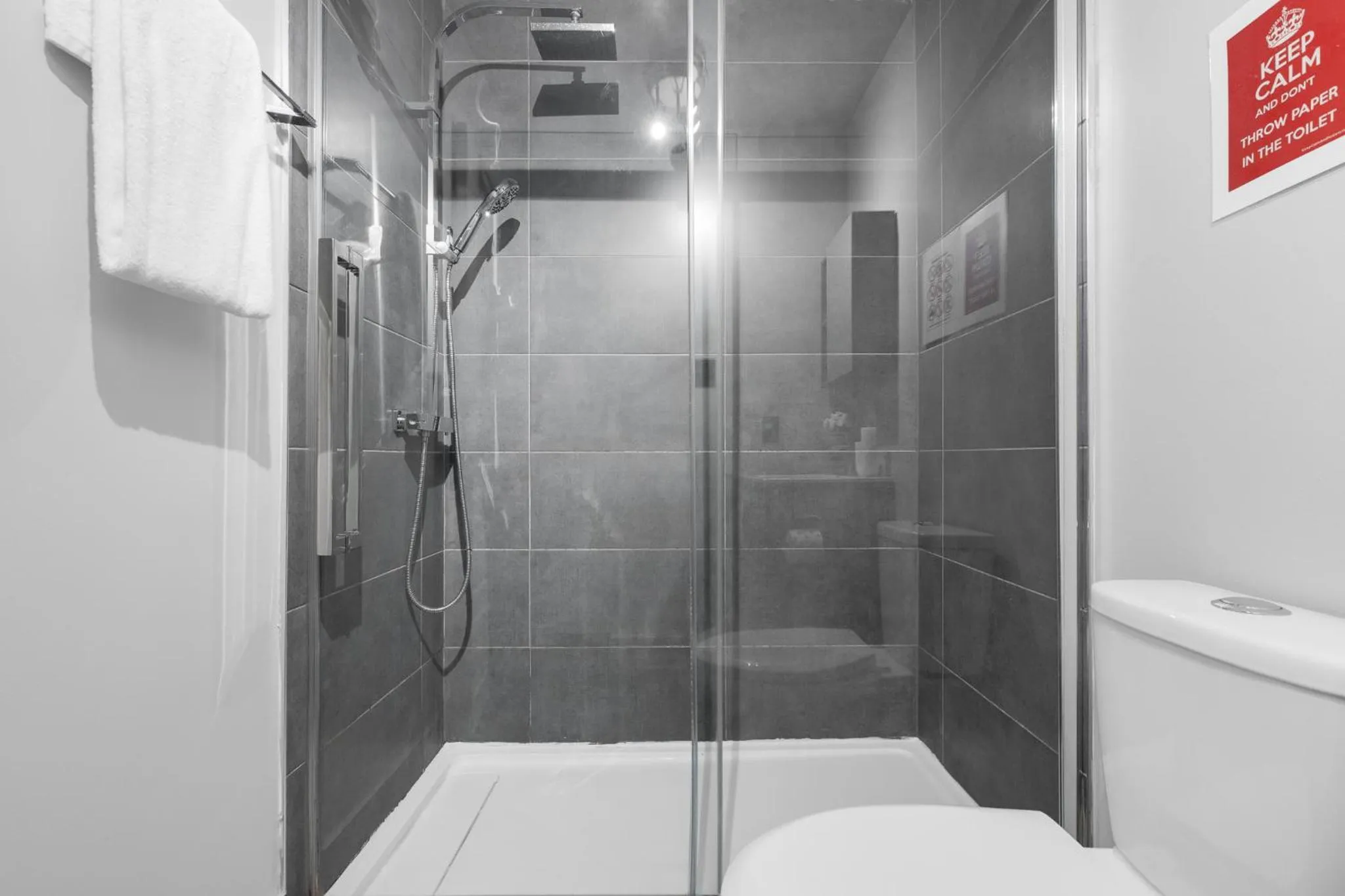 Shower in LiV MTL Soho