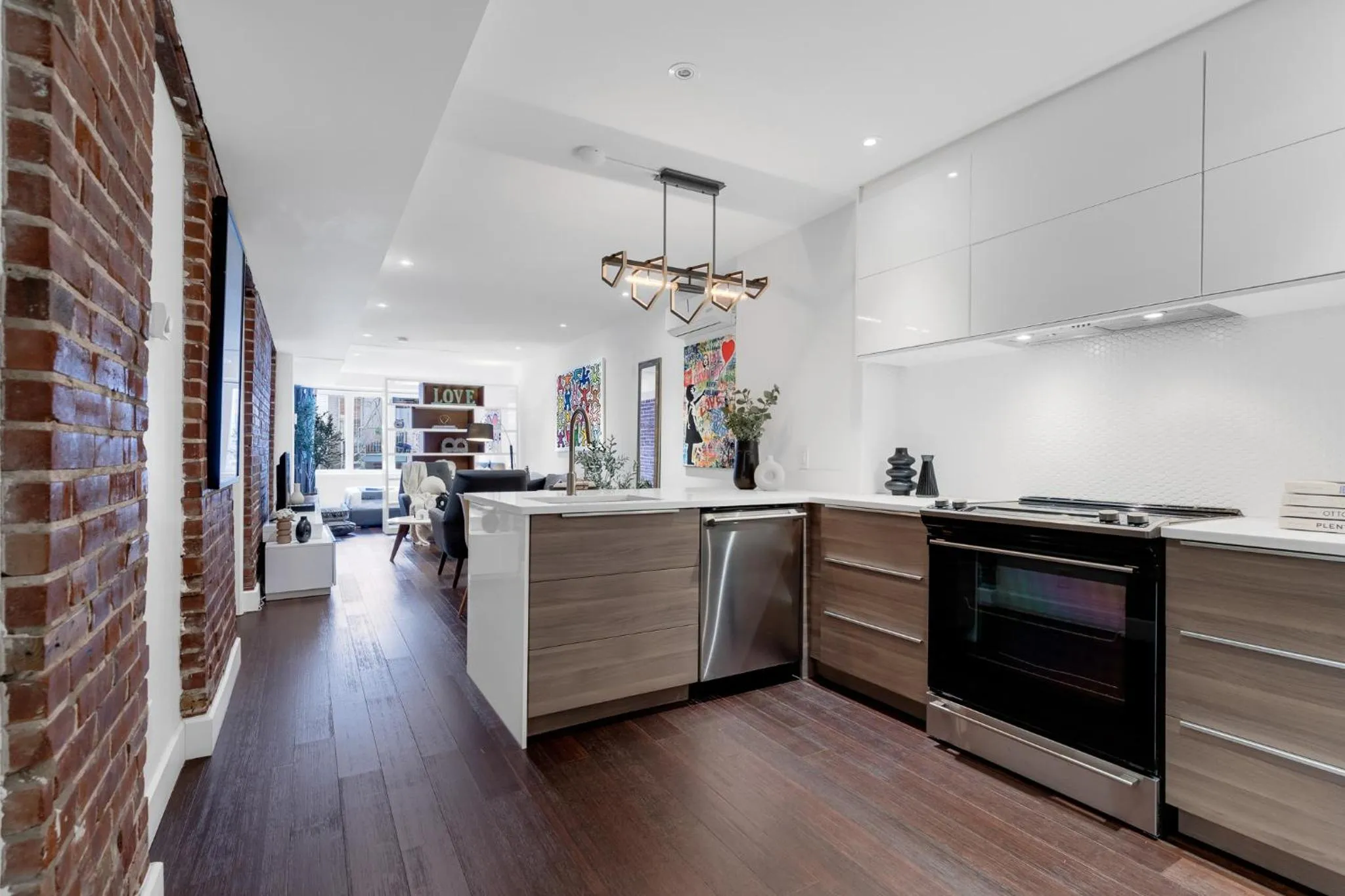 Kitchen or kitchenette in LiV MTL Soho