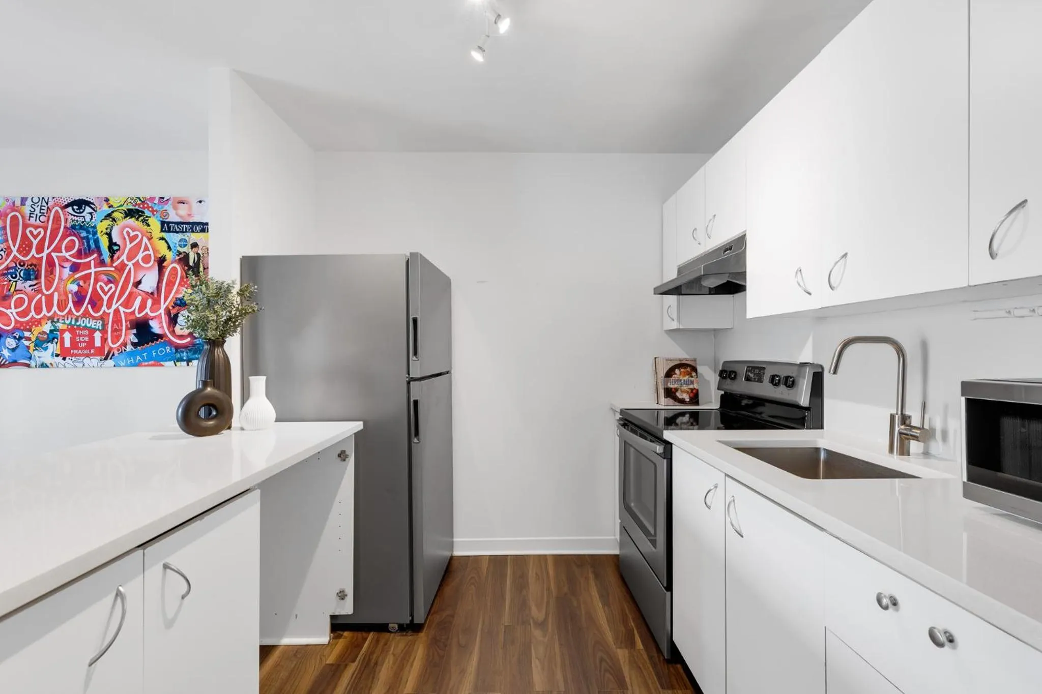 Kitchen or kitchenette in LiV MTL Soho