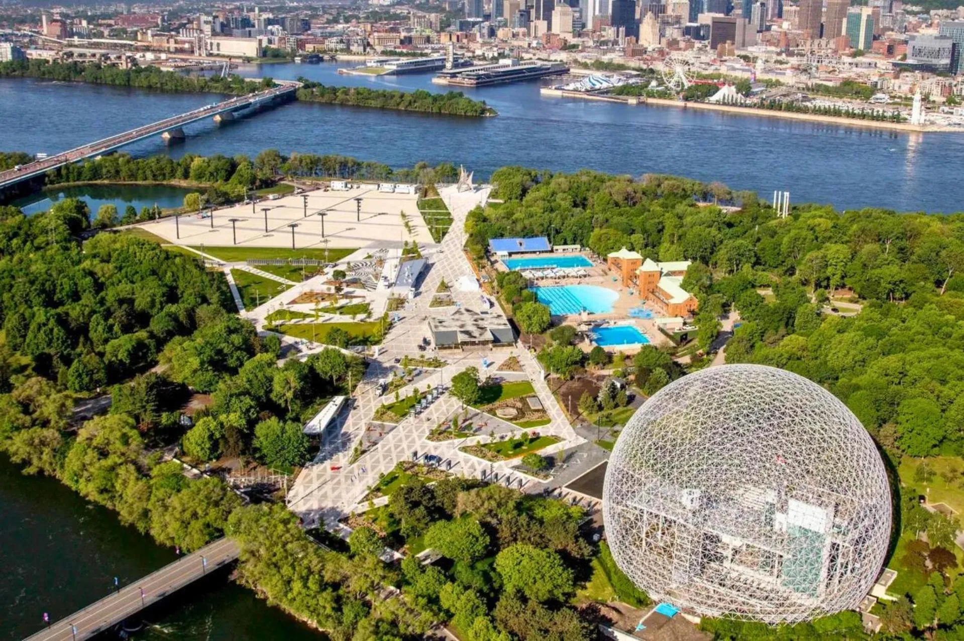 Nearby landmark in LiV MTL Soho